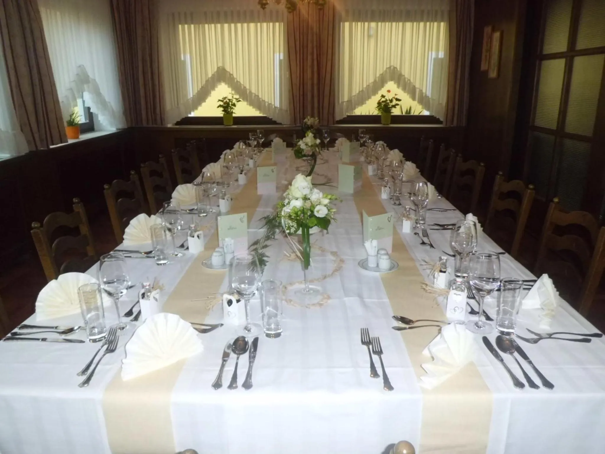 Restaurant/places to eat in Hotel Restaurant zum Schwan