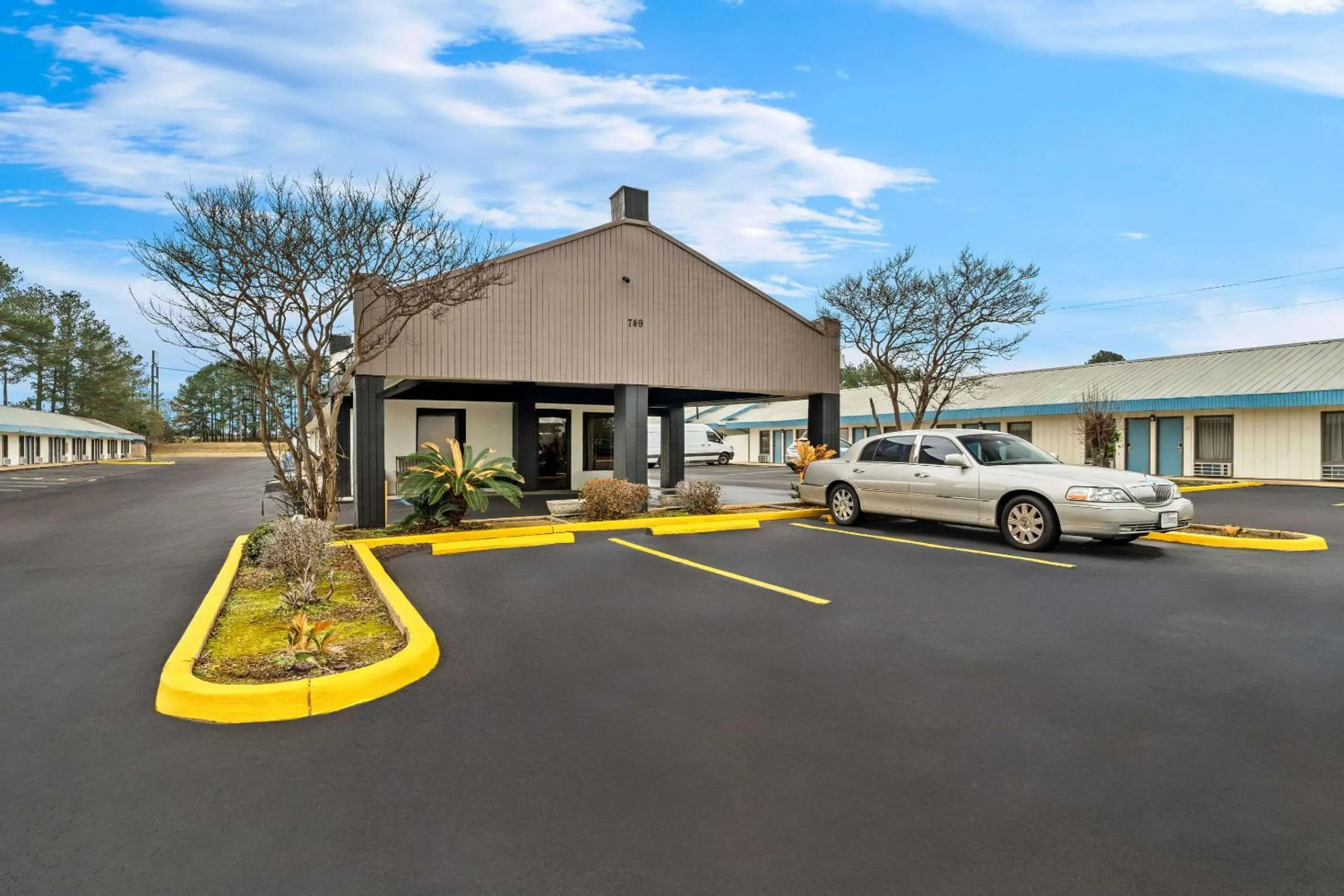 Property building in Rodeway Inn & Suites Brookhaven