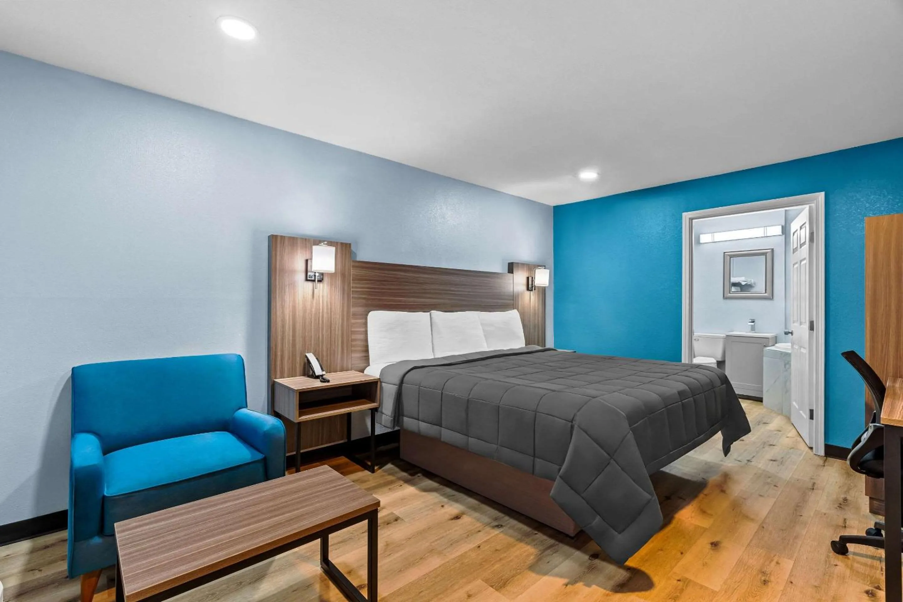 Bedroom, Bed in Rodeway Inn & Suites Brookhaven