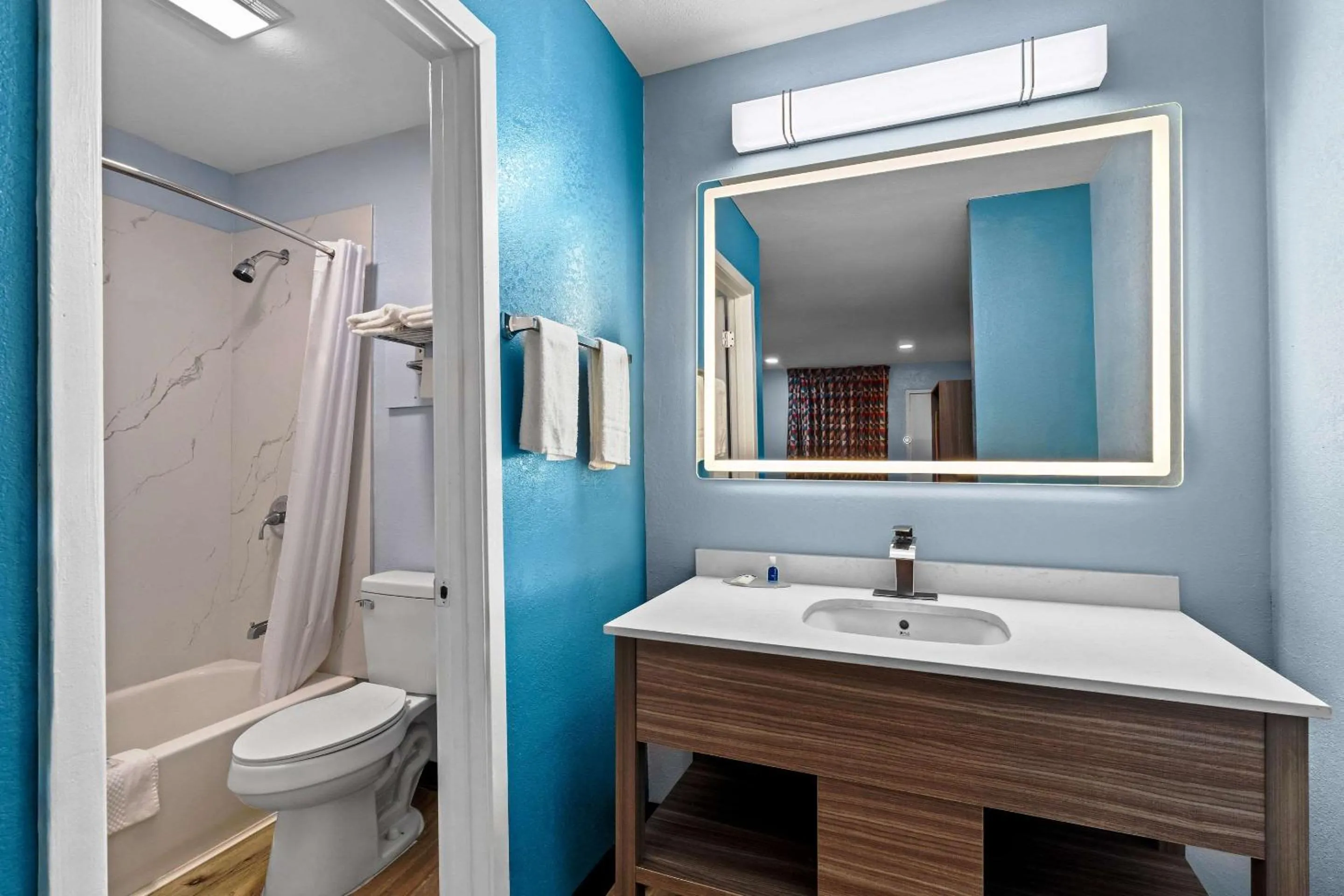 Bedroom in Rodeway Inn & Suites Brookhaven