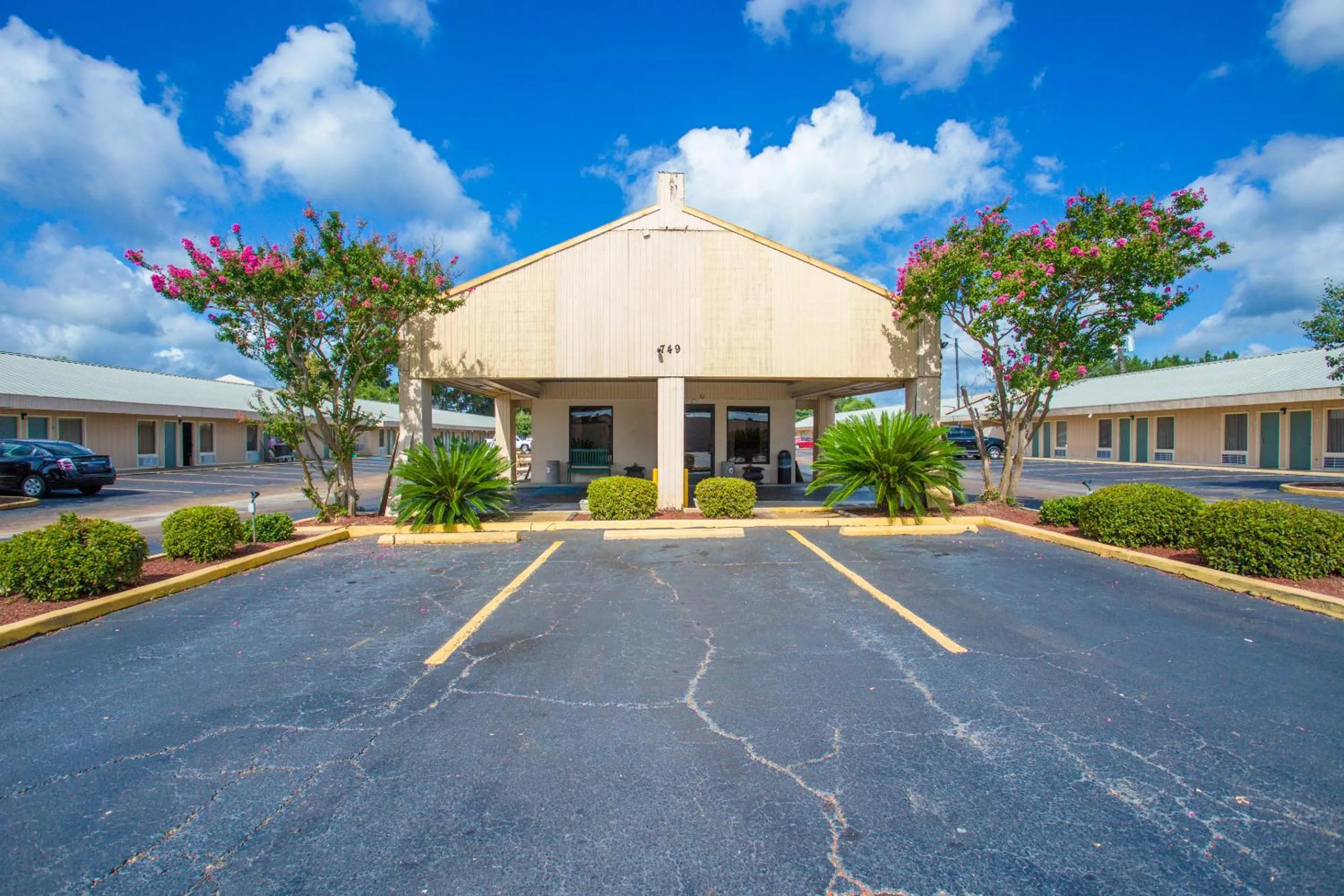 Property building in Rodeway Inn & Suites Brookhaven