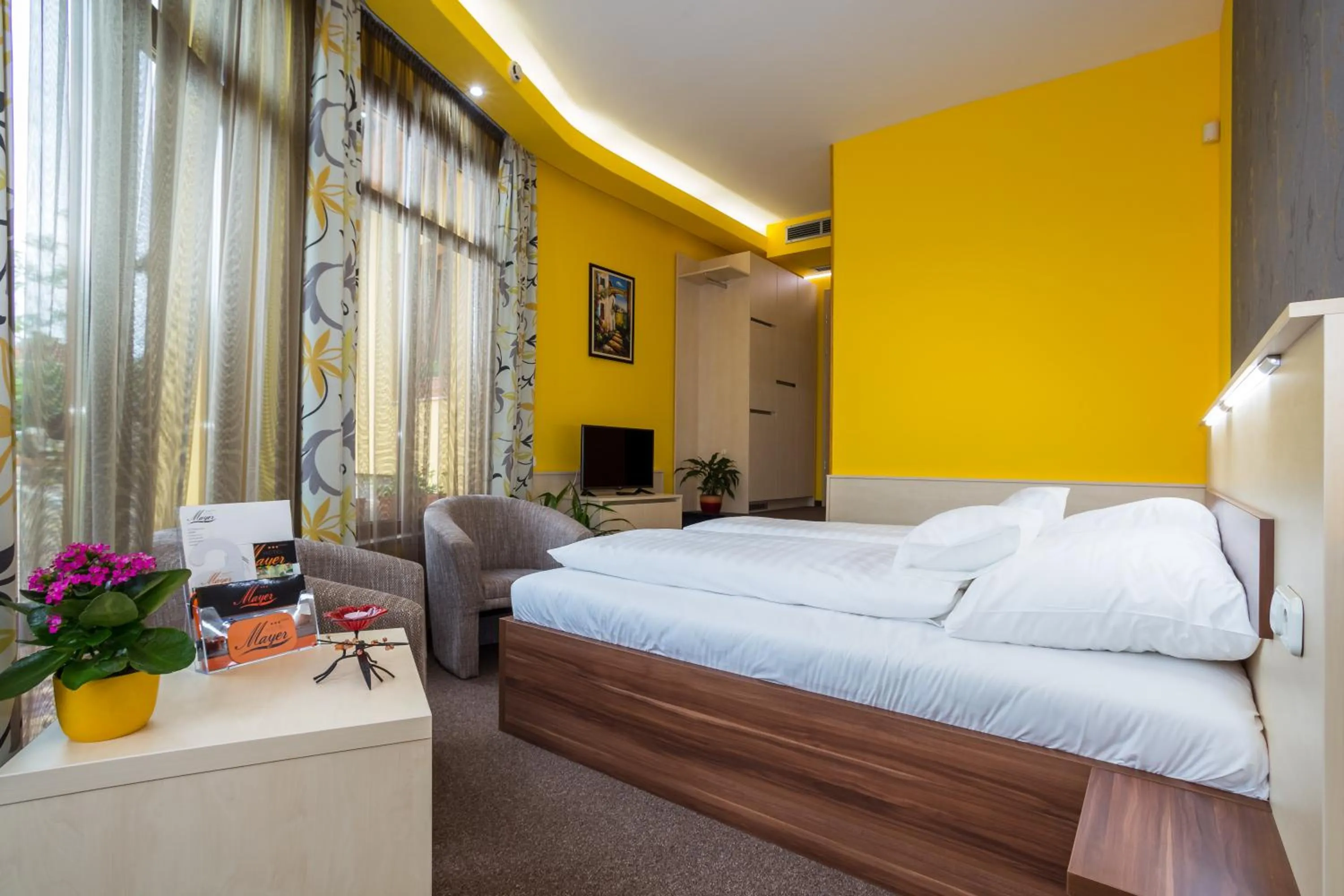 Bedroom, Bed in Hotel Mayer Alsóörs