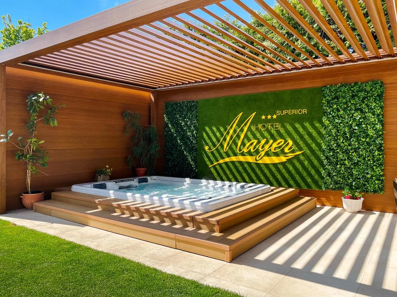 Hot Tub in Hotel Mayer Alsóörs