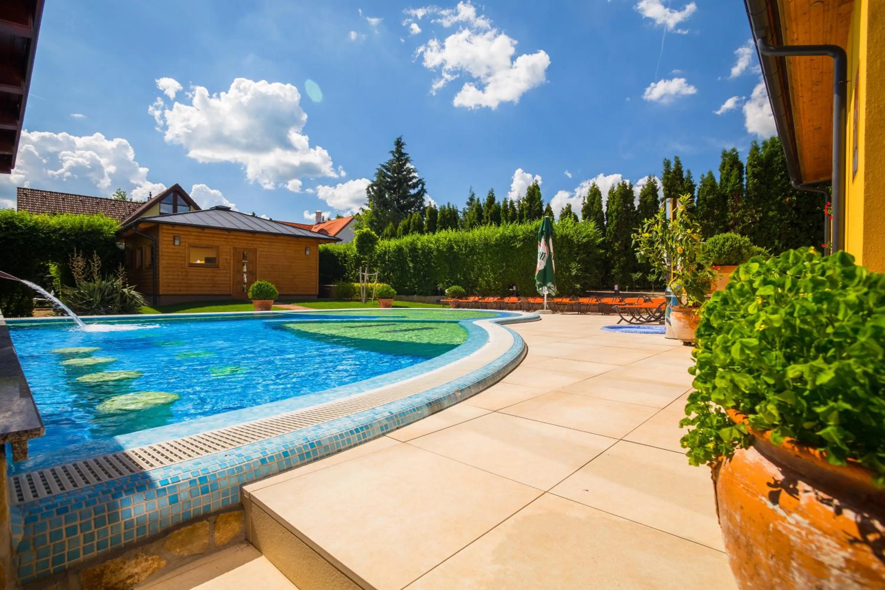 Swimming pool in Hotel Mayer Alsóörs