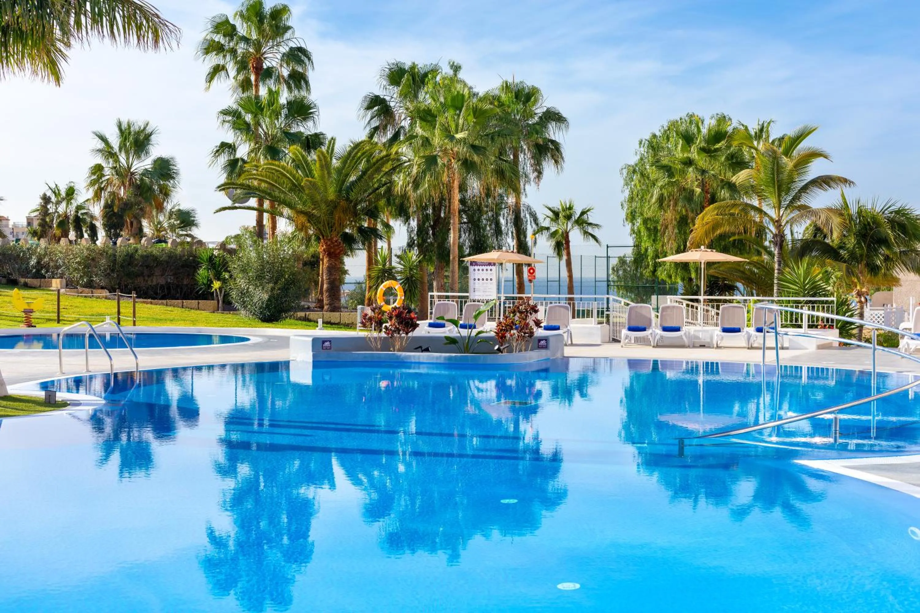 Swimming pool in Hotel Tropical Park