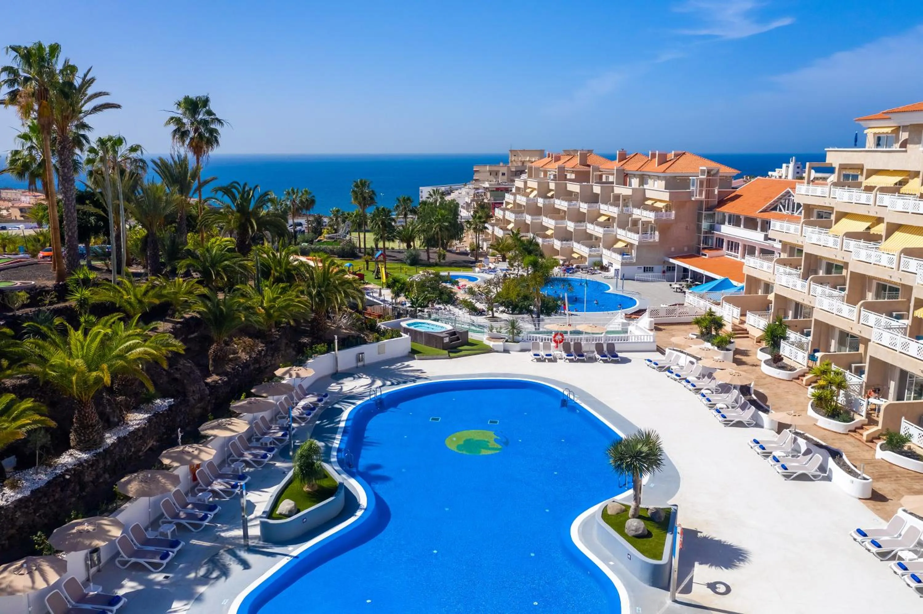Pool view in Hotel Tropical Park