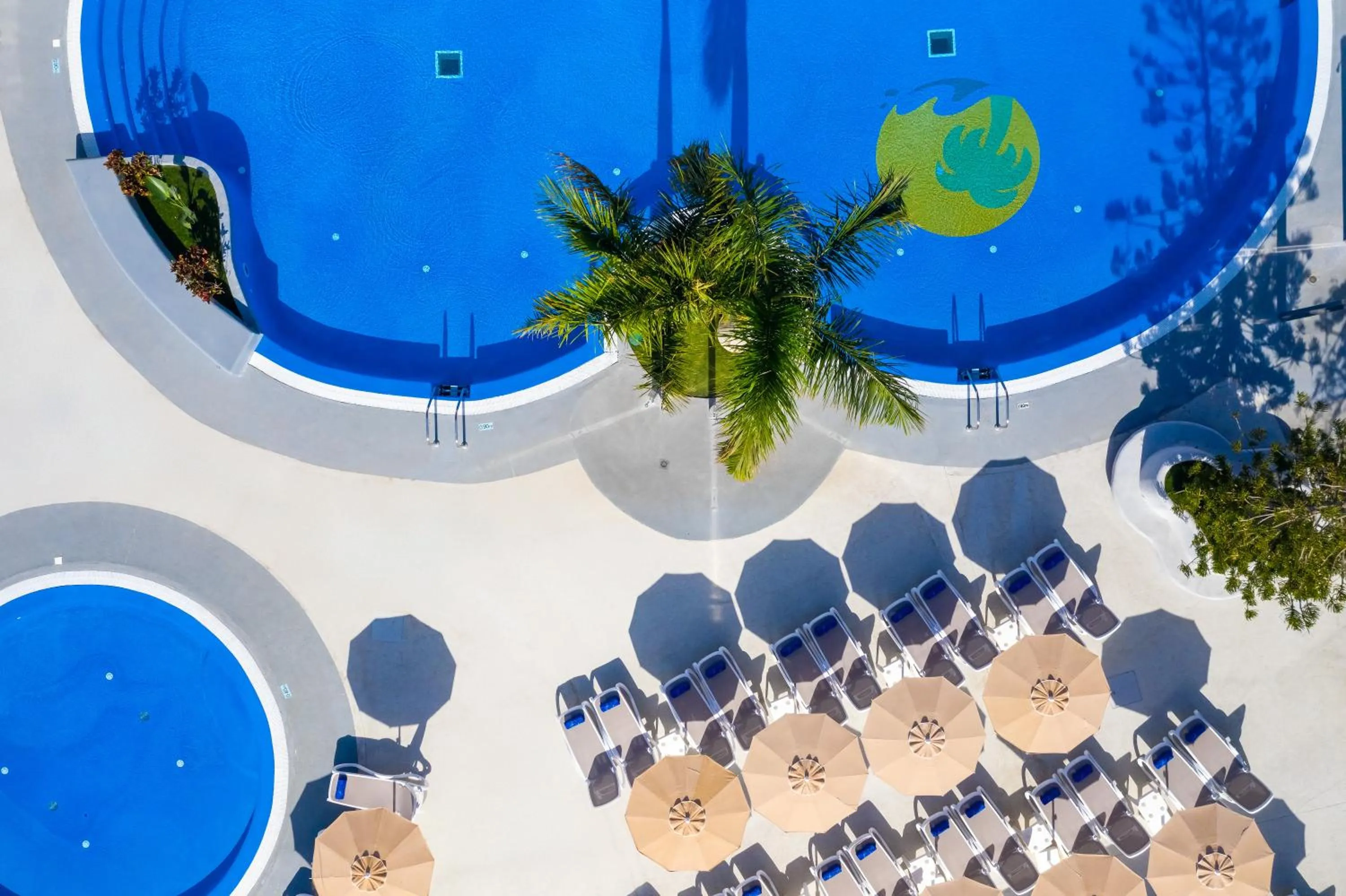 Pool view in Hotel Tropical Park