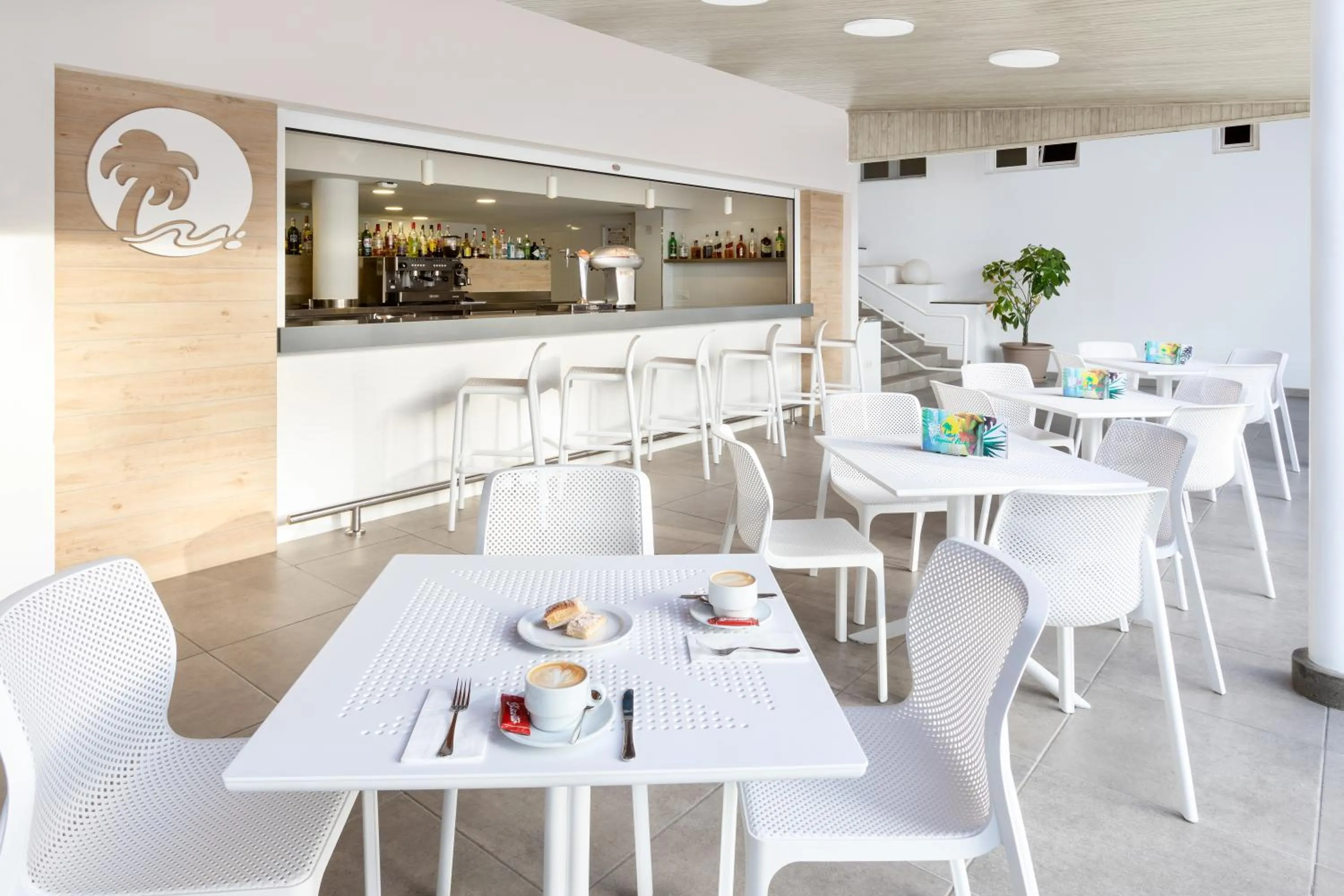 Lounge or bar in Hotel Tropical Park