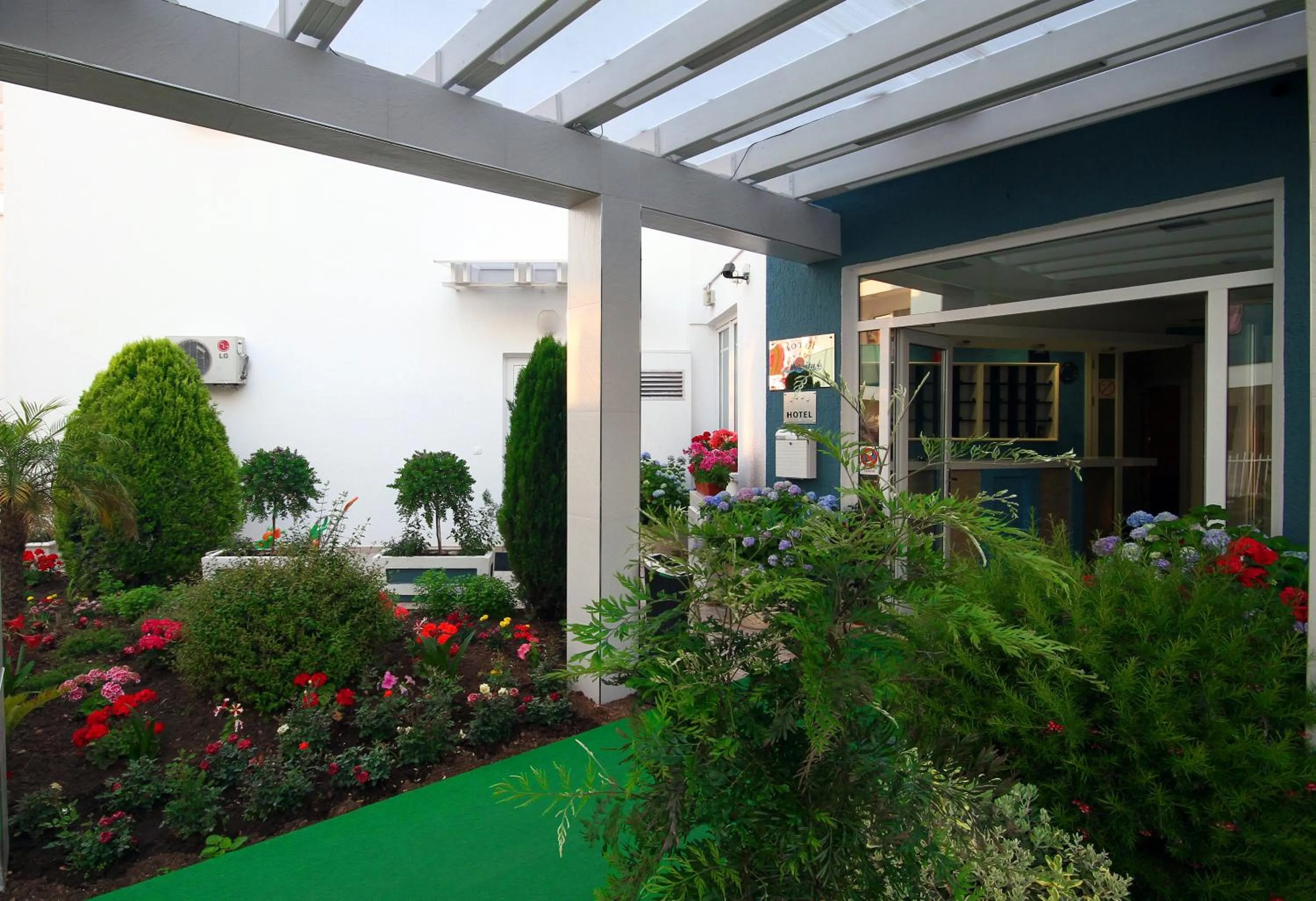 Facade/entrance in Hotel Bella Vista