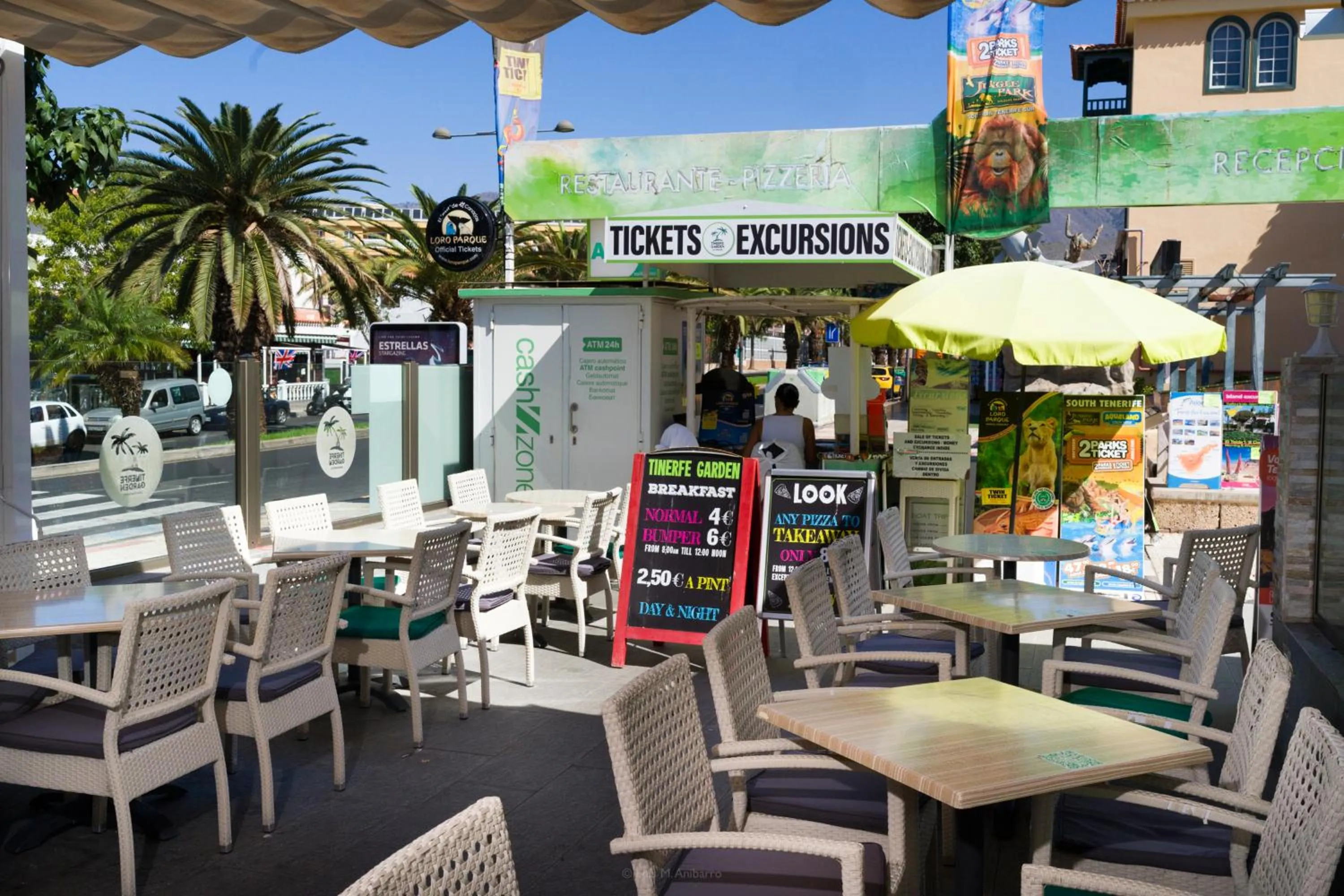 Restaurant/places to eat in Apartamentos Tinerfe Garden