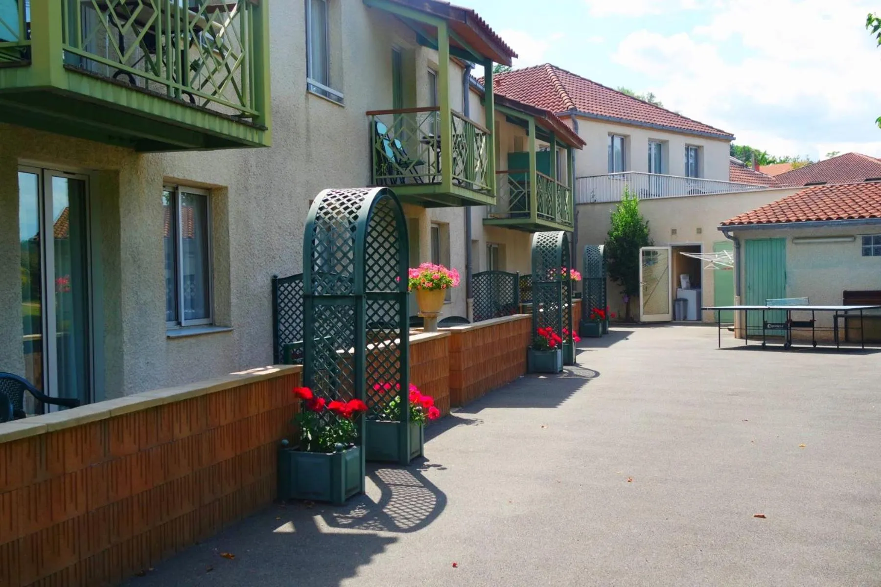 Property building in Appart'hôtel Le Tulipier