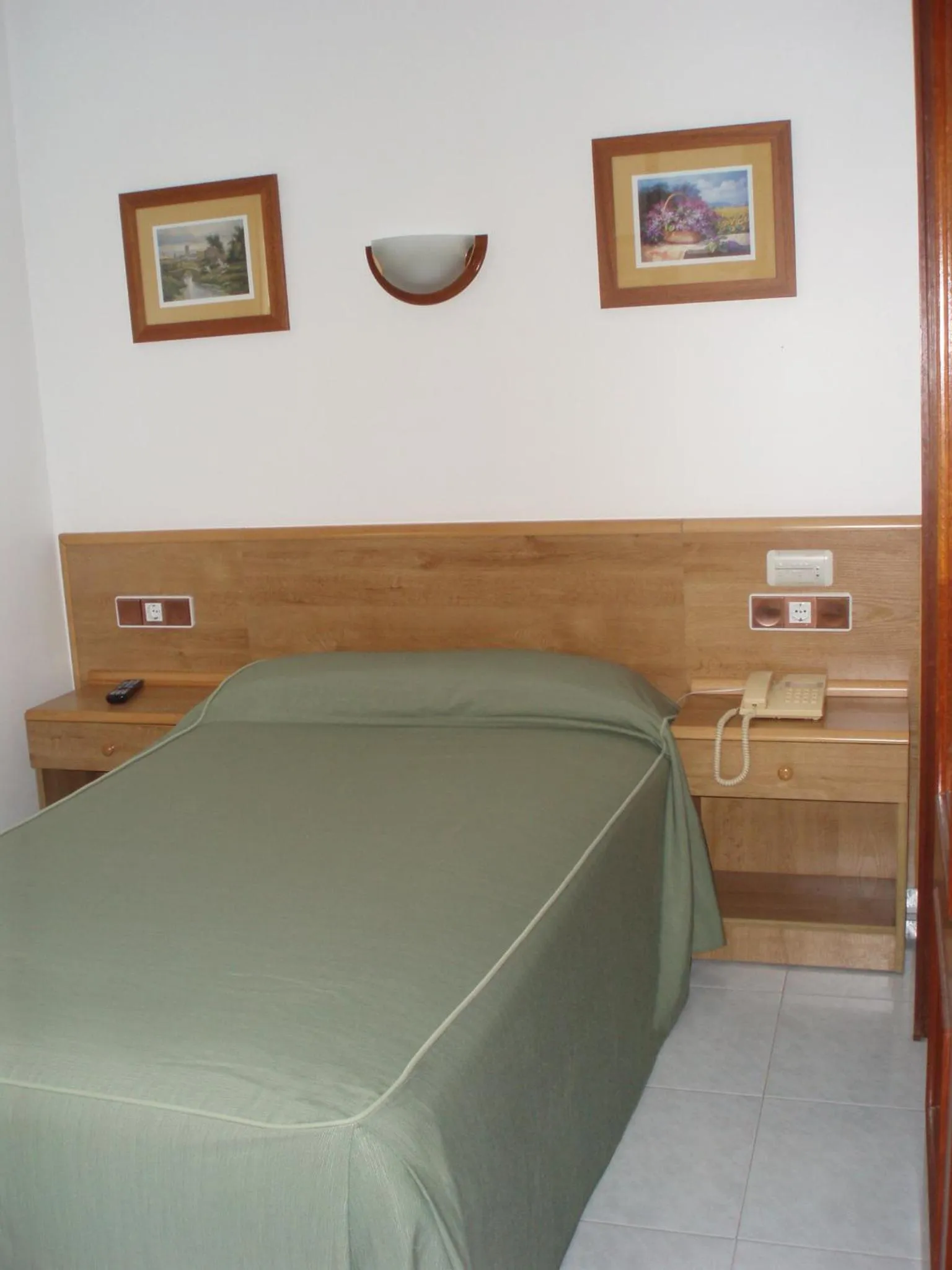 Bed in Hotel Paraimo