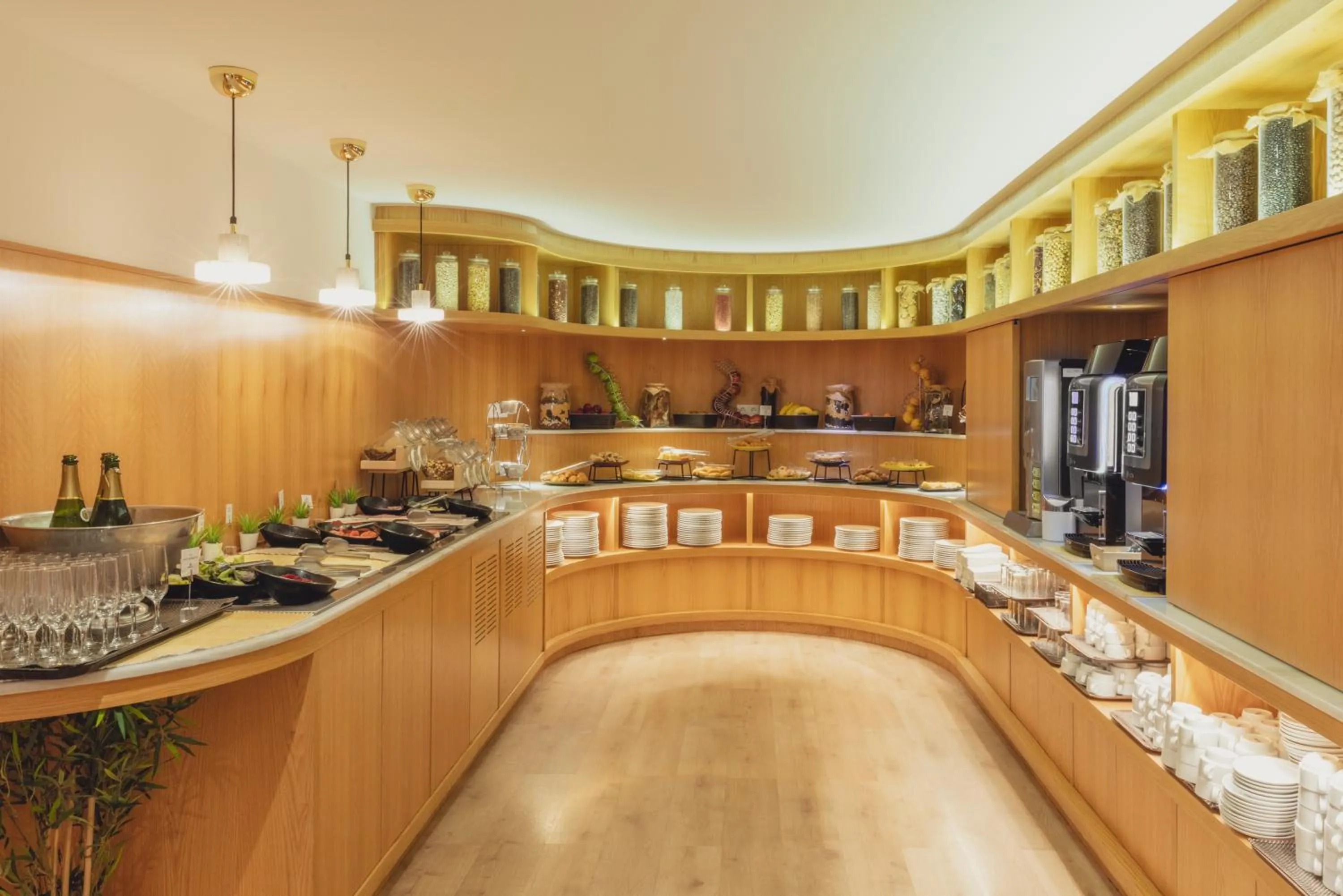 Restaurant/places to eat in Flamingo Beach Mate