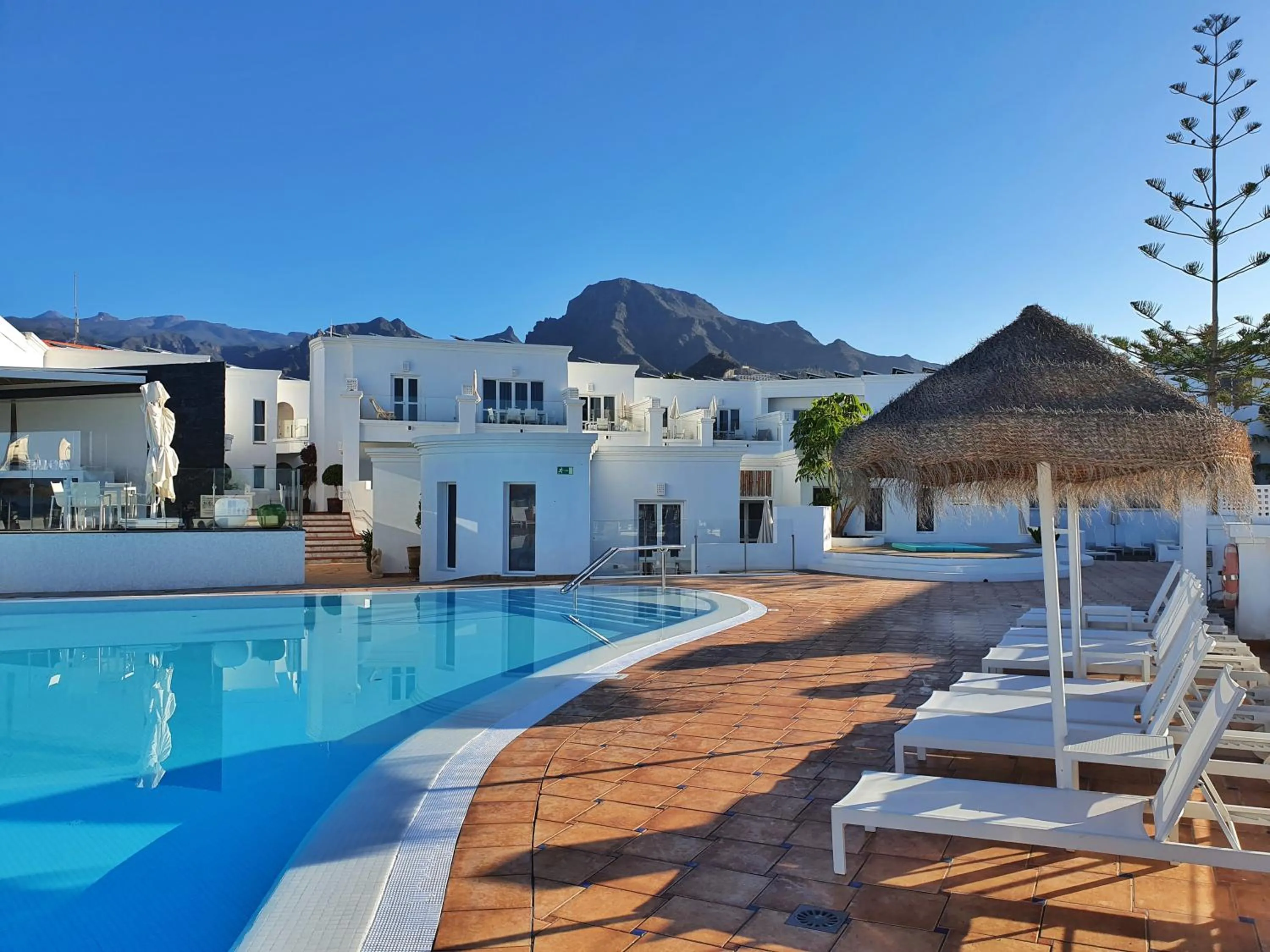 Pool view in Flamingo Beach Mate