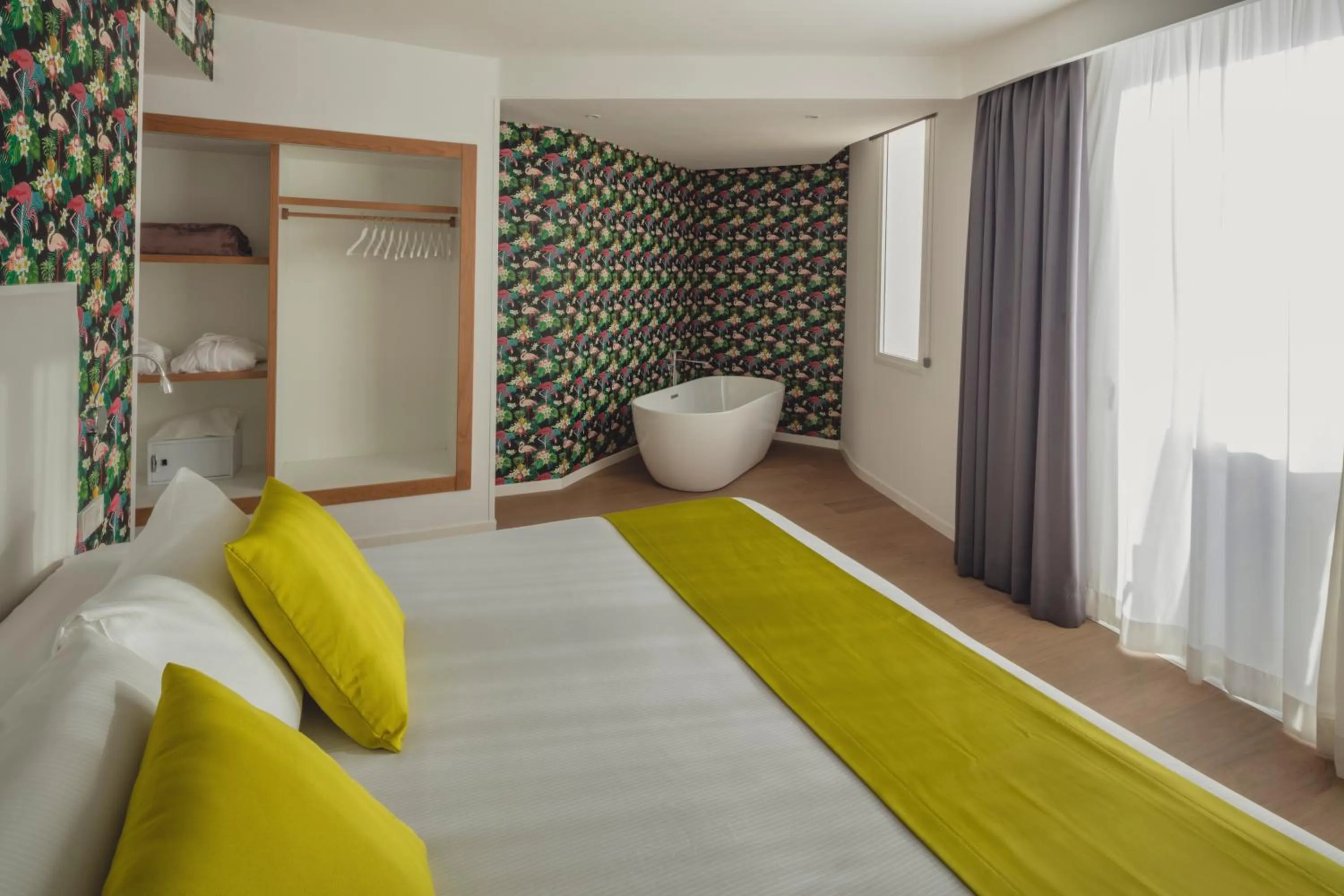 Bed in Flamingo Beach Mate