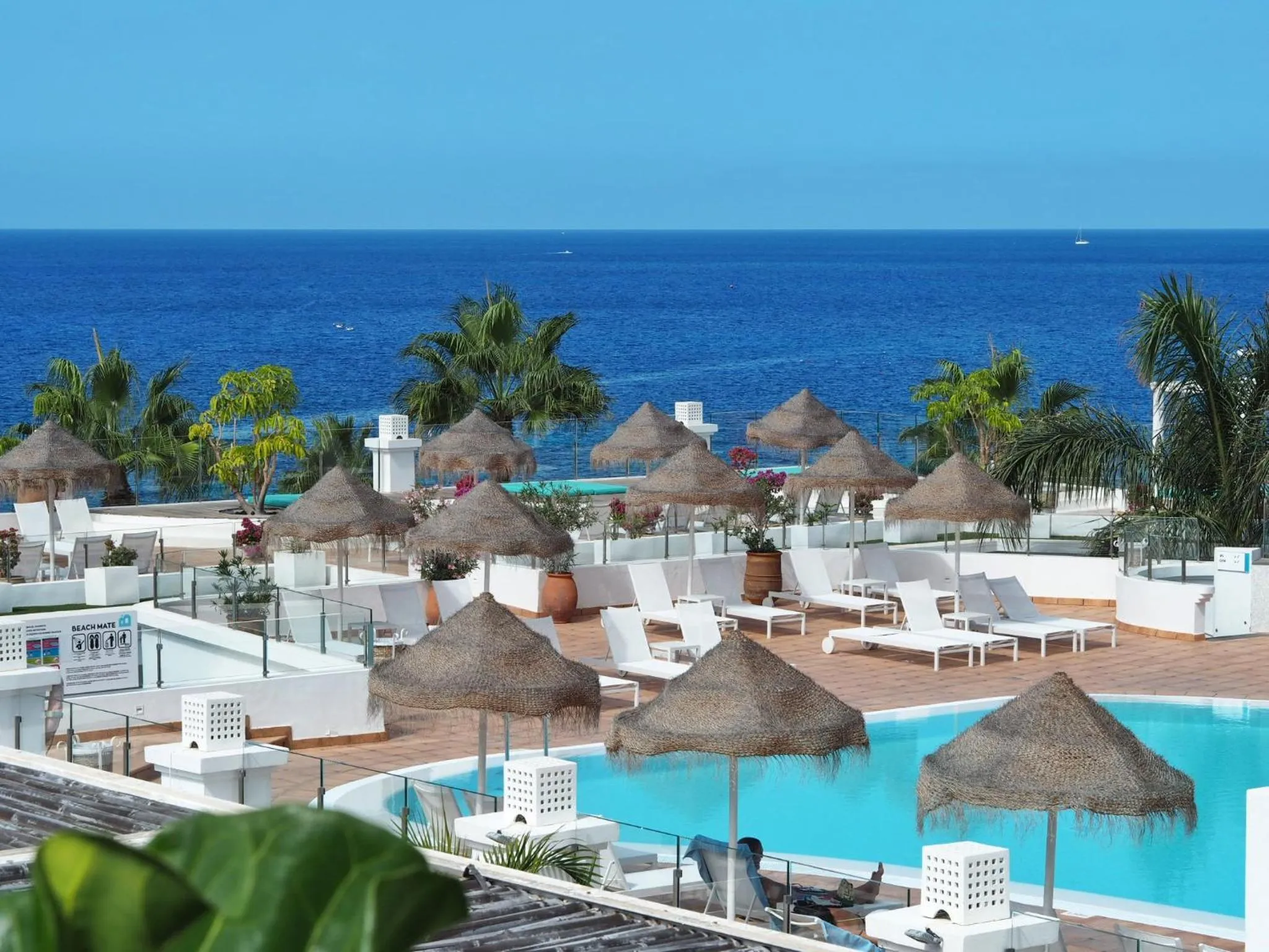 Swimming pool in Flamingo Beach Mate