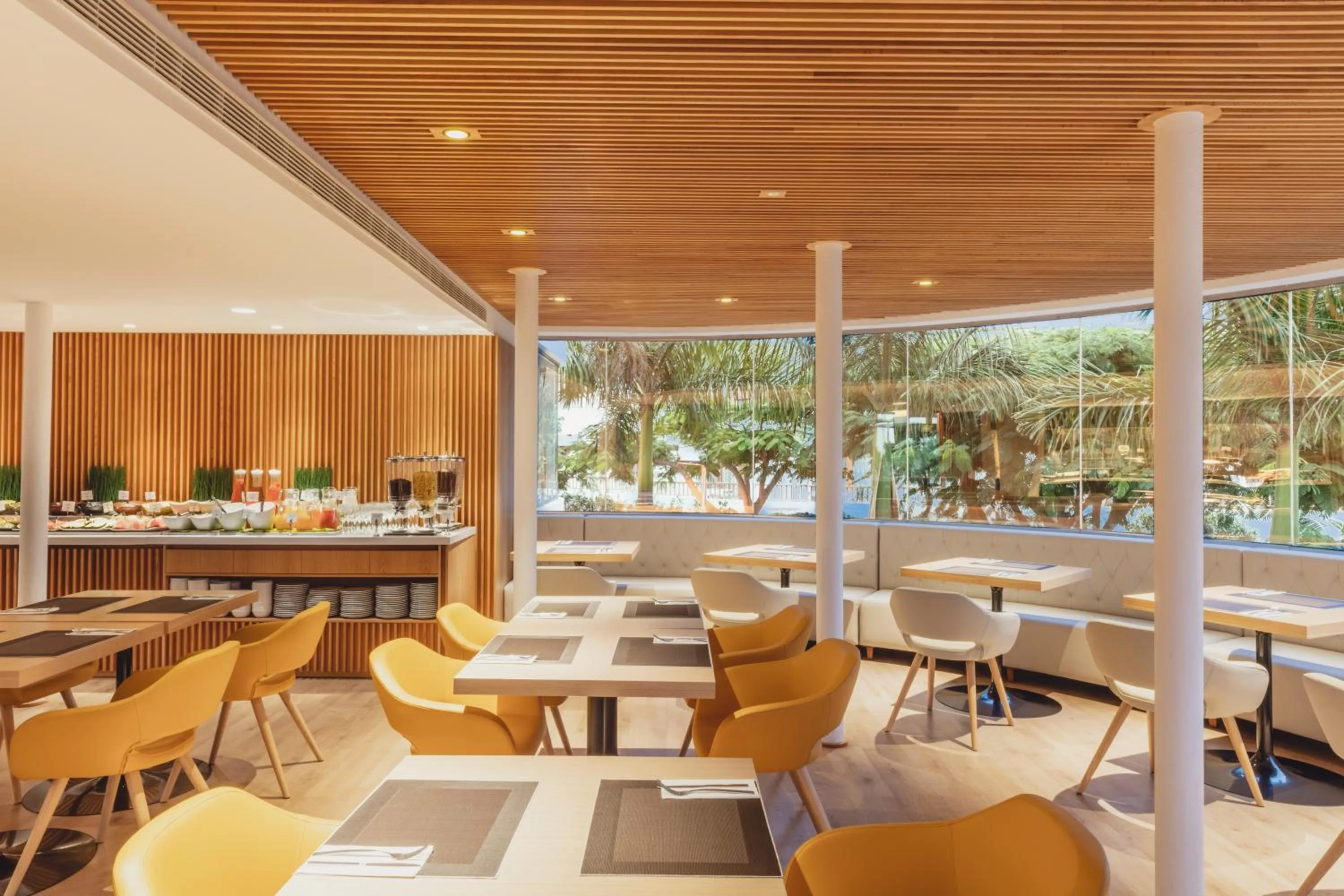 Restaurant/places to eat in Flamingo Beach Mate