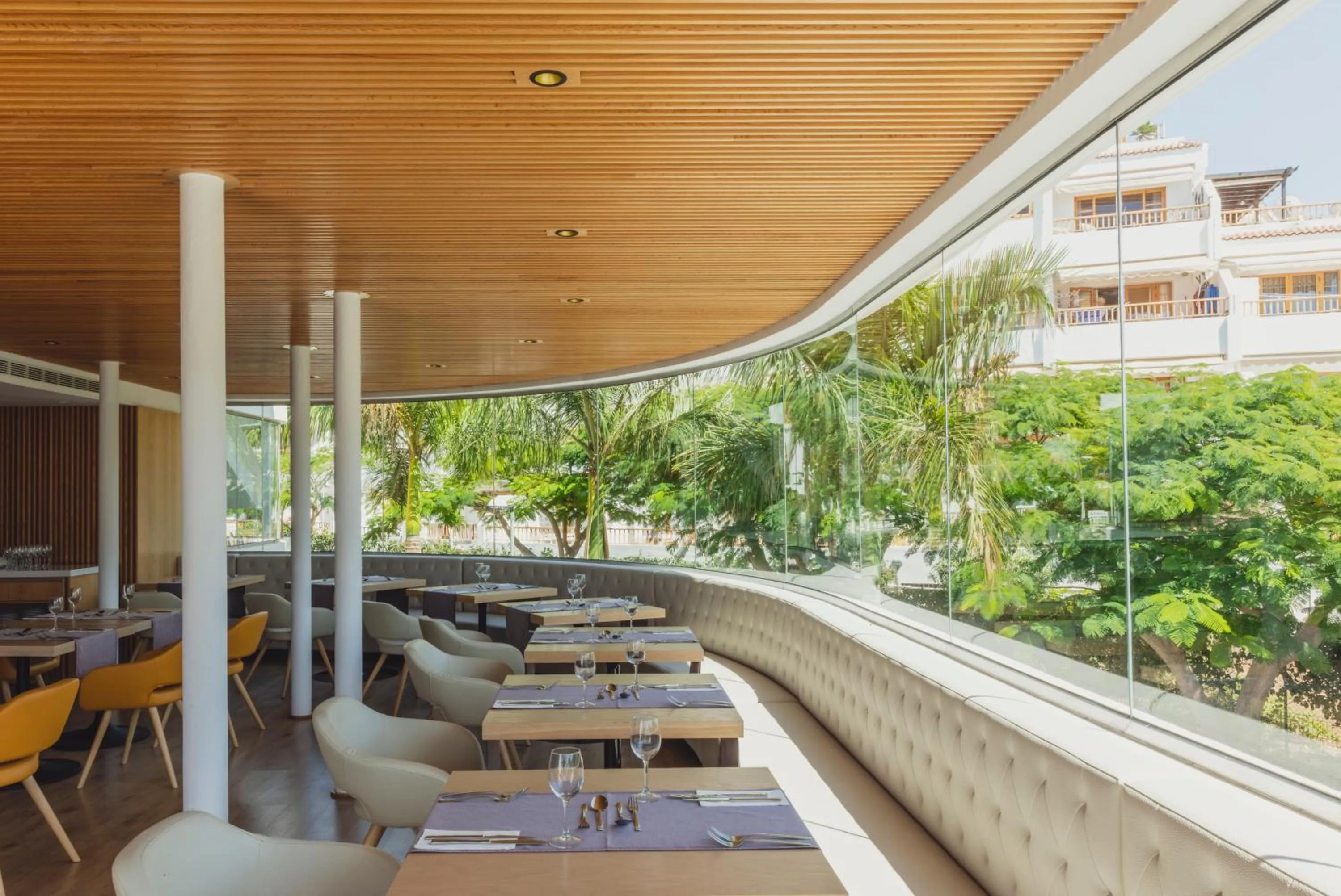 Food and drinks in Flamingo Beach Mate