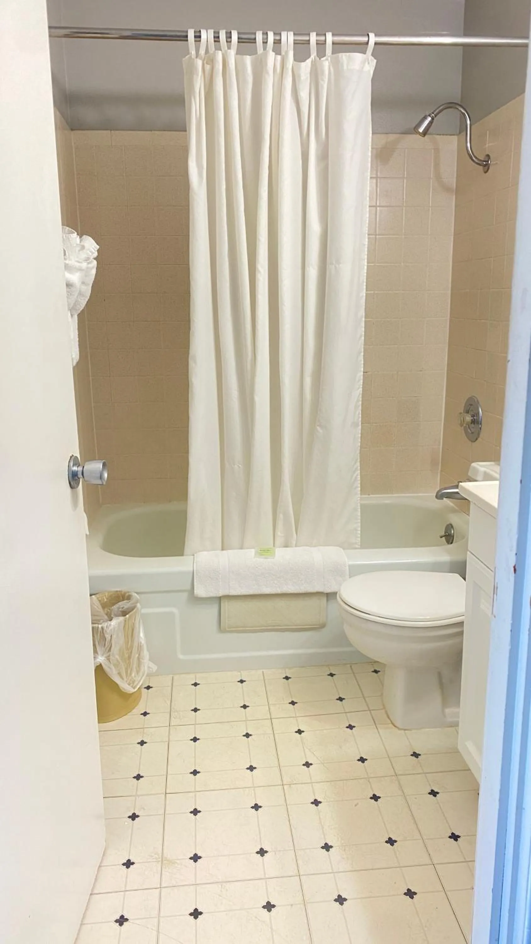 Ocean Shores Inn & Suites