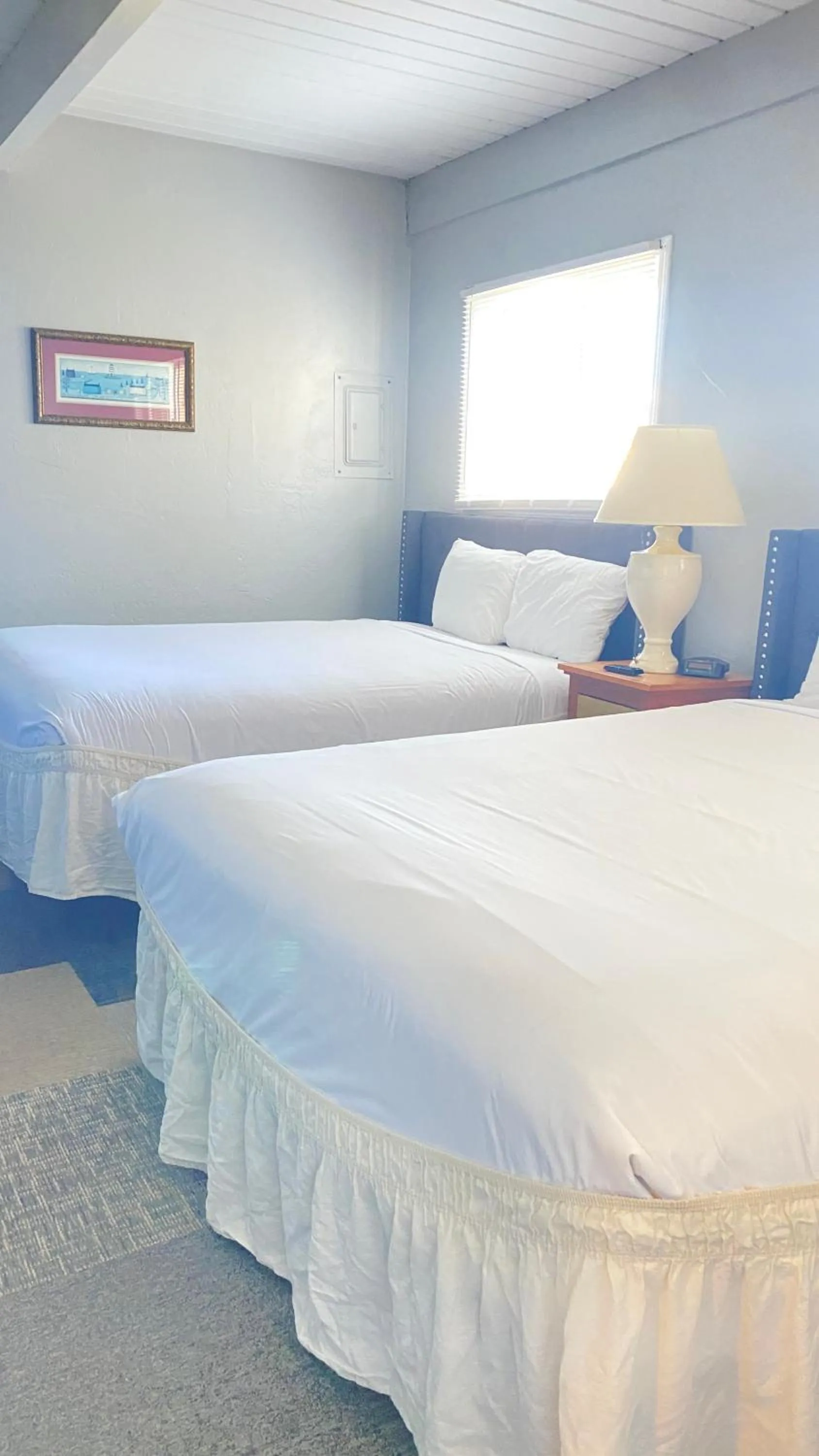 Bed in Ocean Shores Inn & Suites