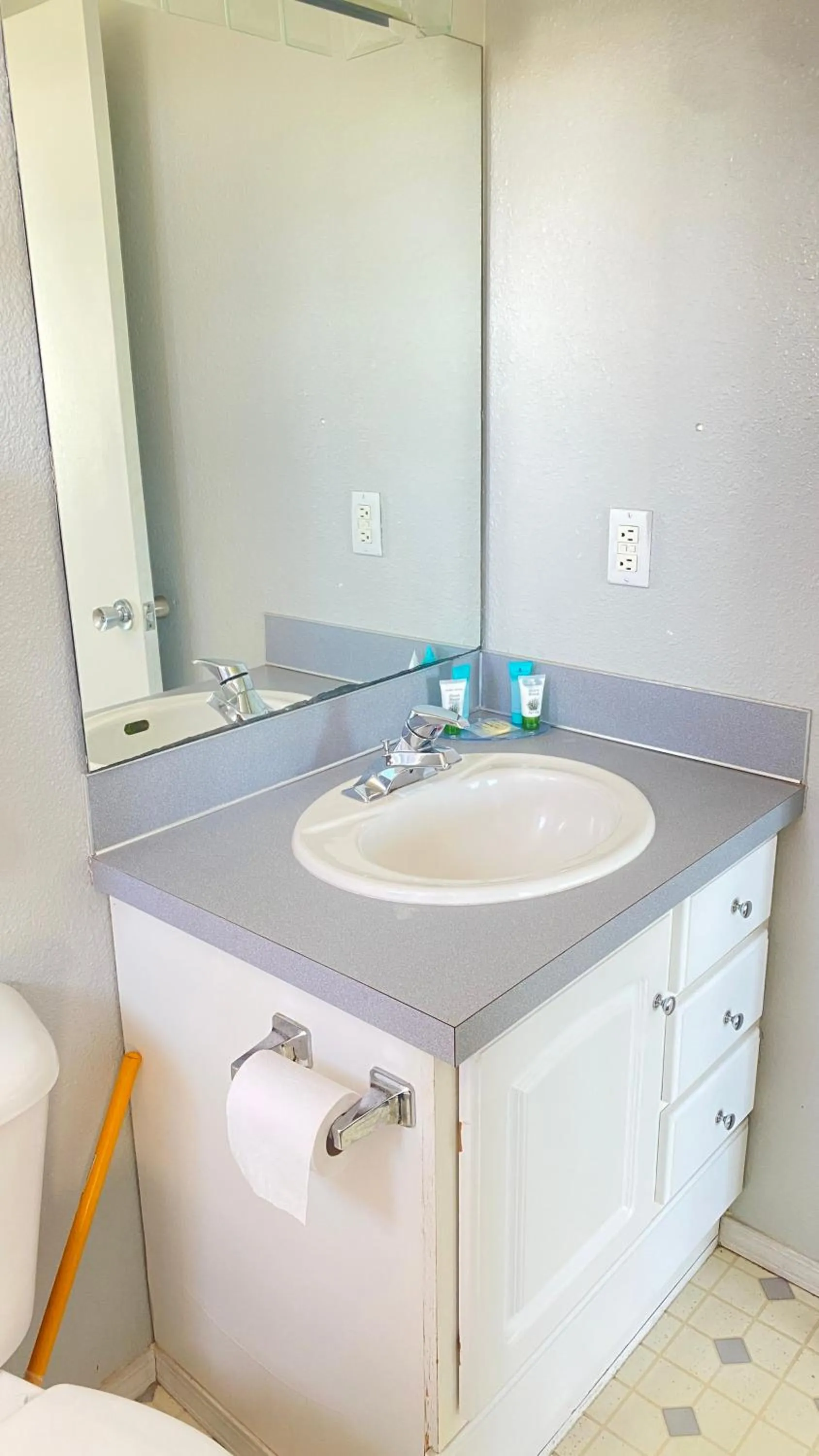 Ocean Shores Inn & Suites