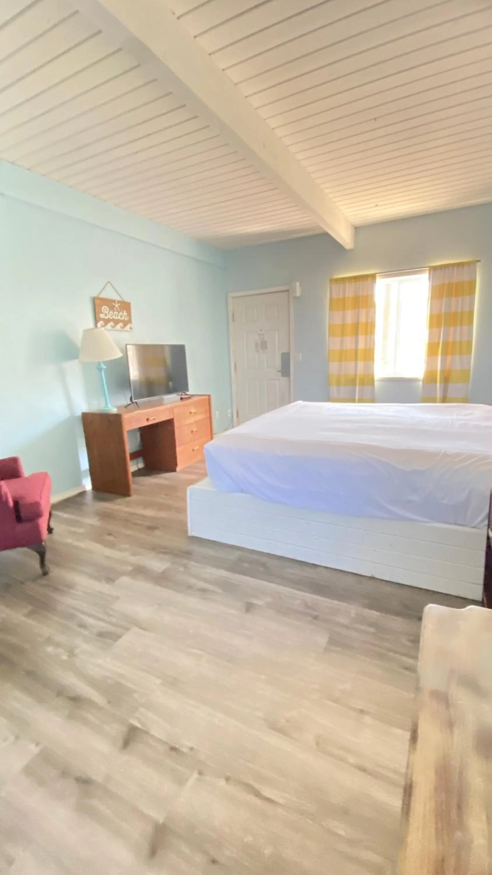 Bed in Ocean Shores Inn & Suites