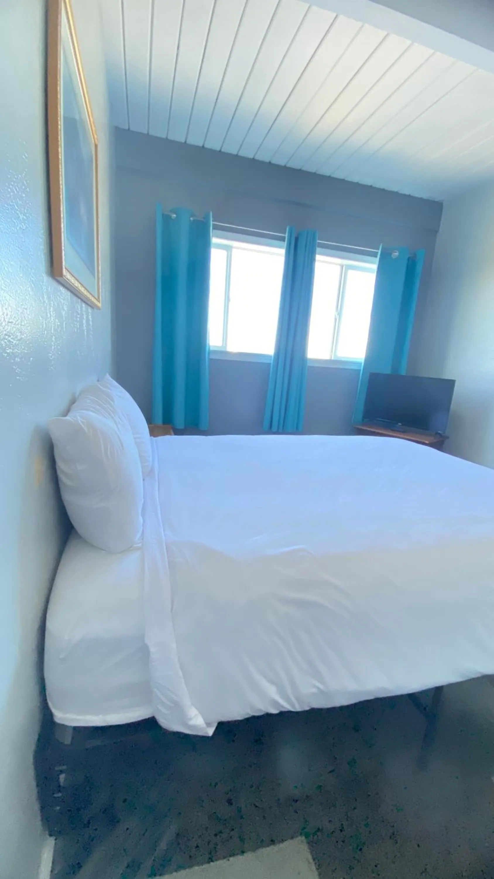 Bed in Ocean Shores Inn & Suites