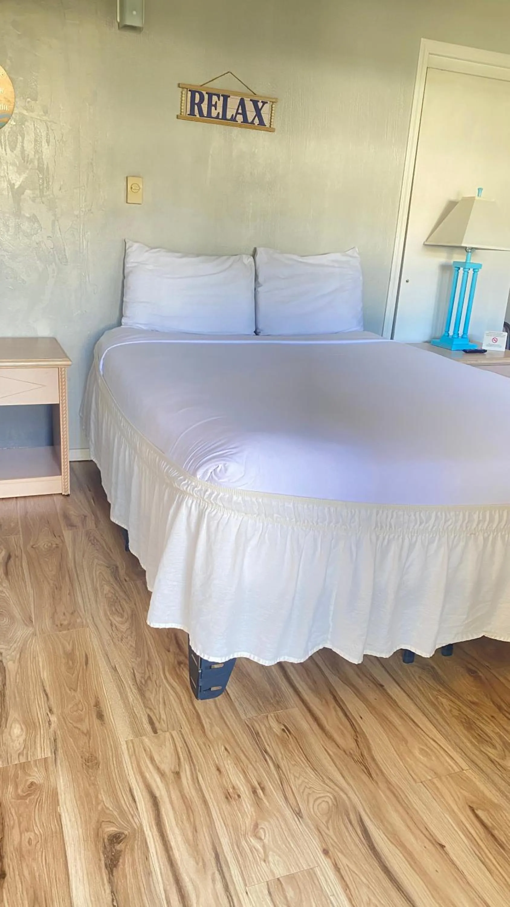 Bed in Ocean Shores Inn & Suites