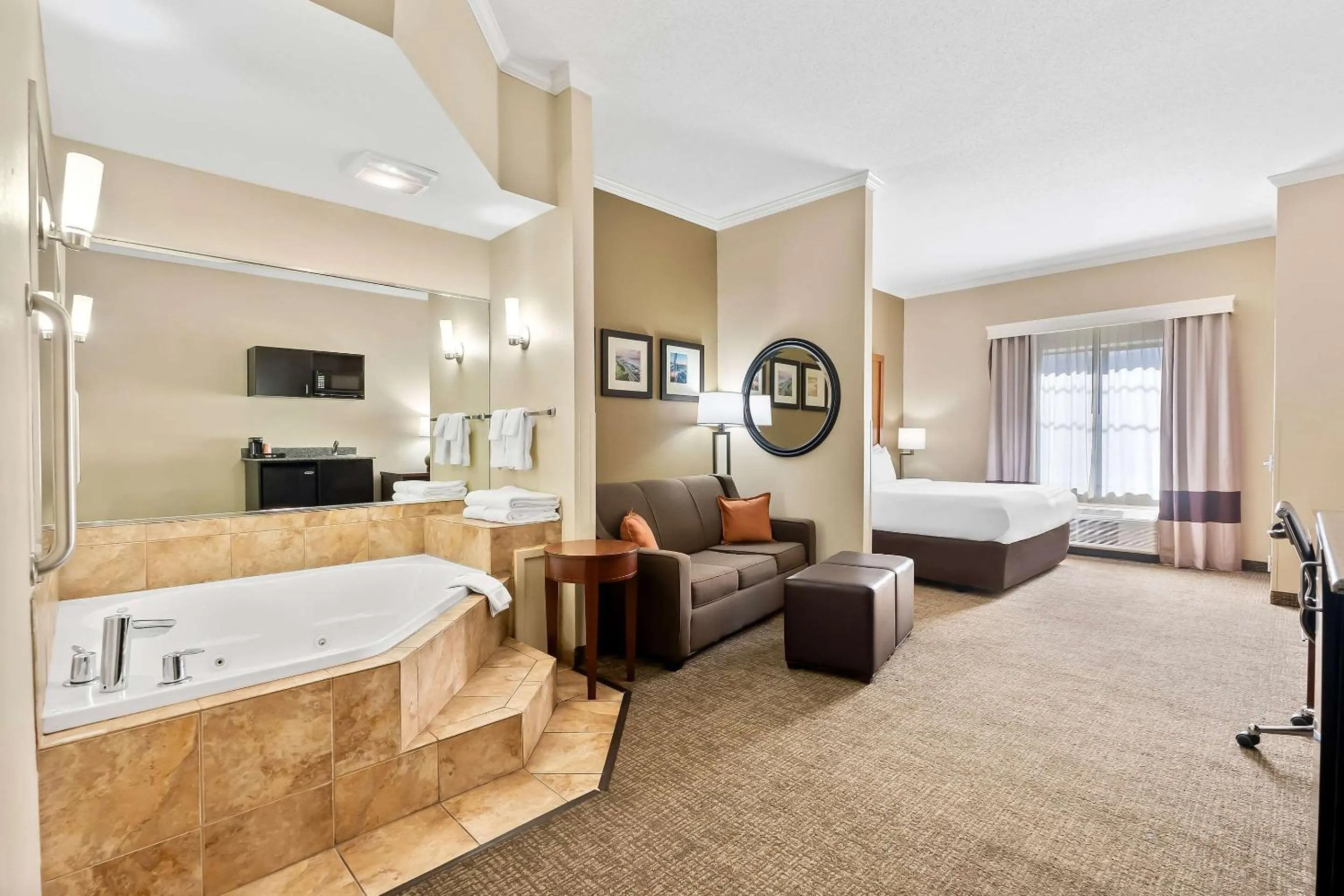 Bedroom, Bed in Comfort Suites Panama City near Tyndall AFB