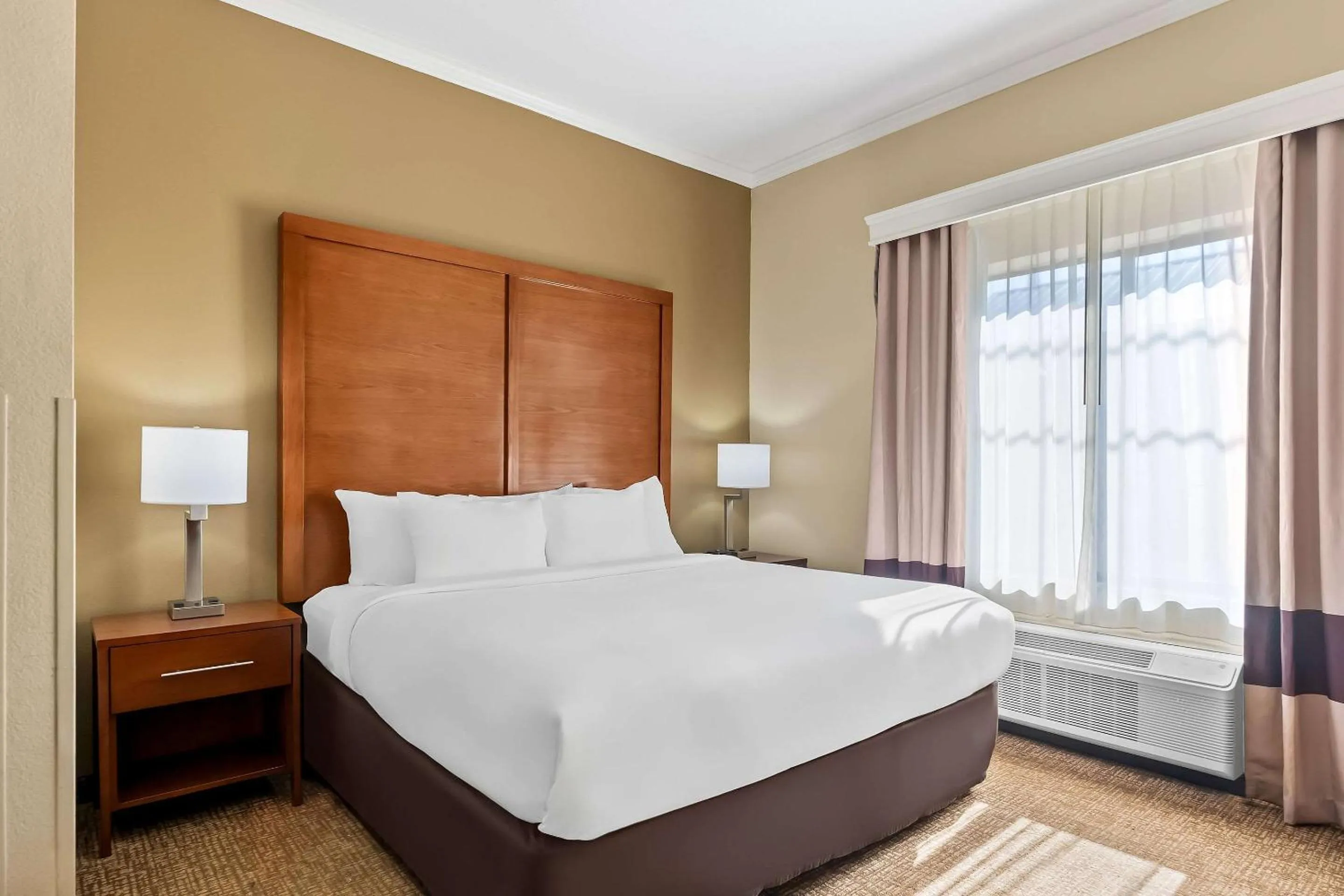 Bedroom, Bed in Comfort Suites Panama City near Tyndall AFB