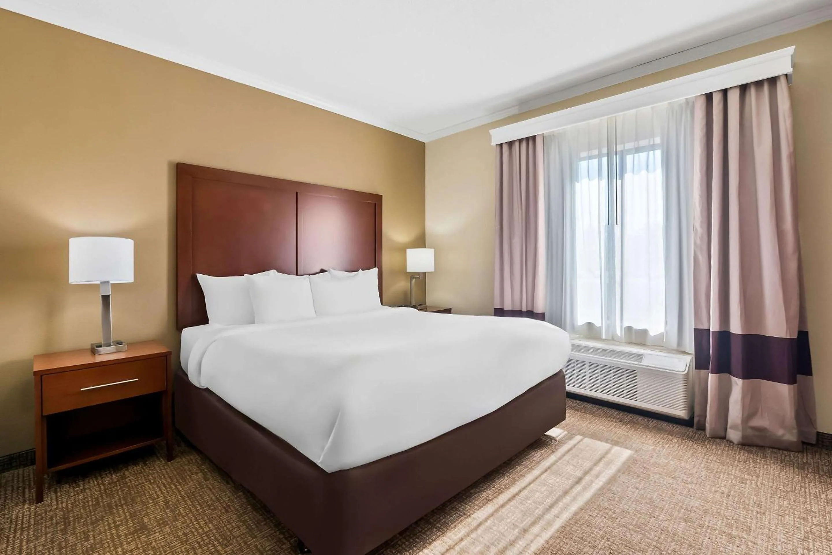 Bedroom, Bed in Comfort Suites Panama City near Tyndall AFB