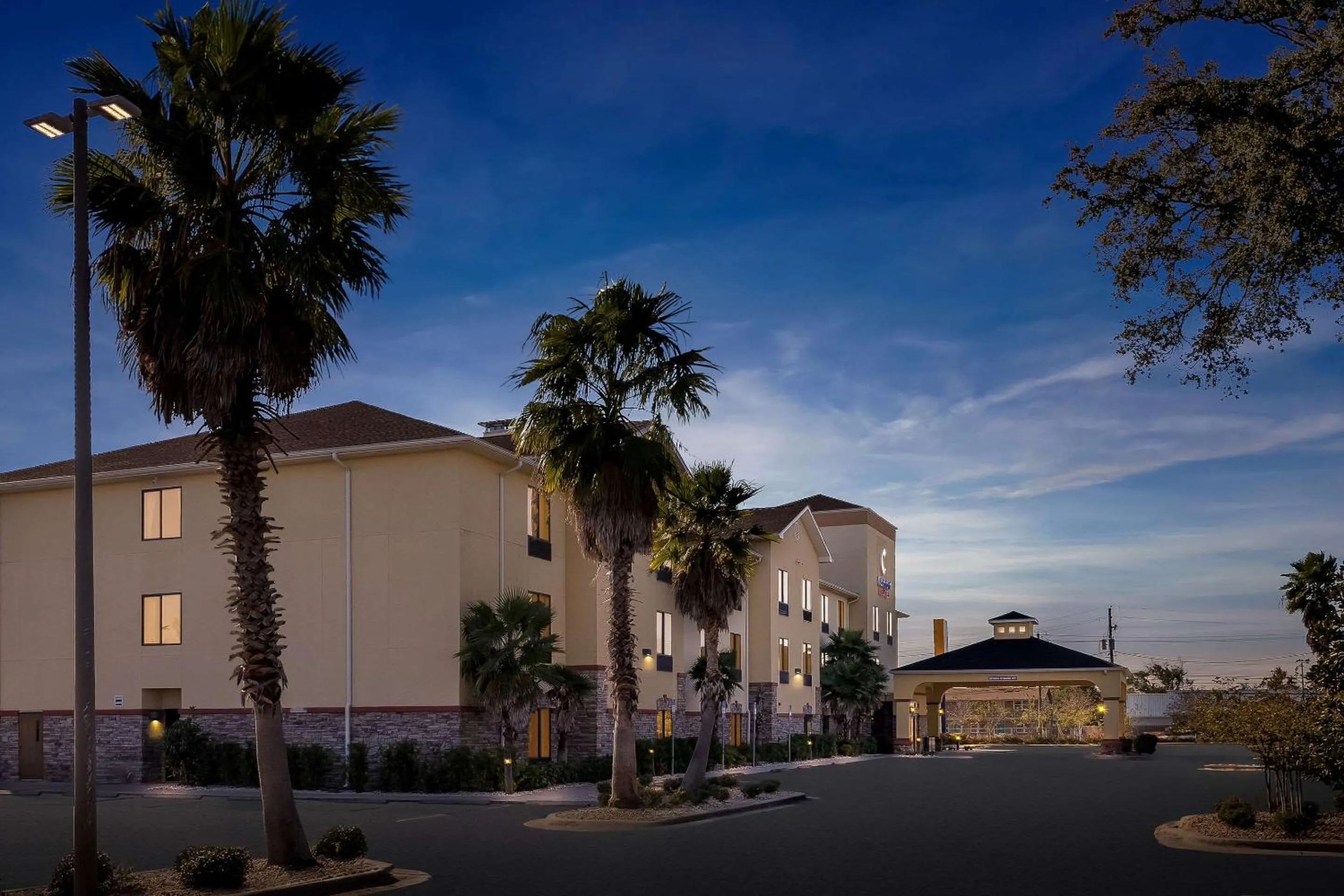 Property building in Comfort Suites Panama City near Tyndall AFB