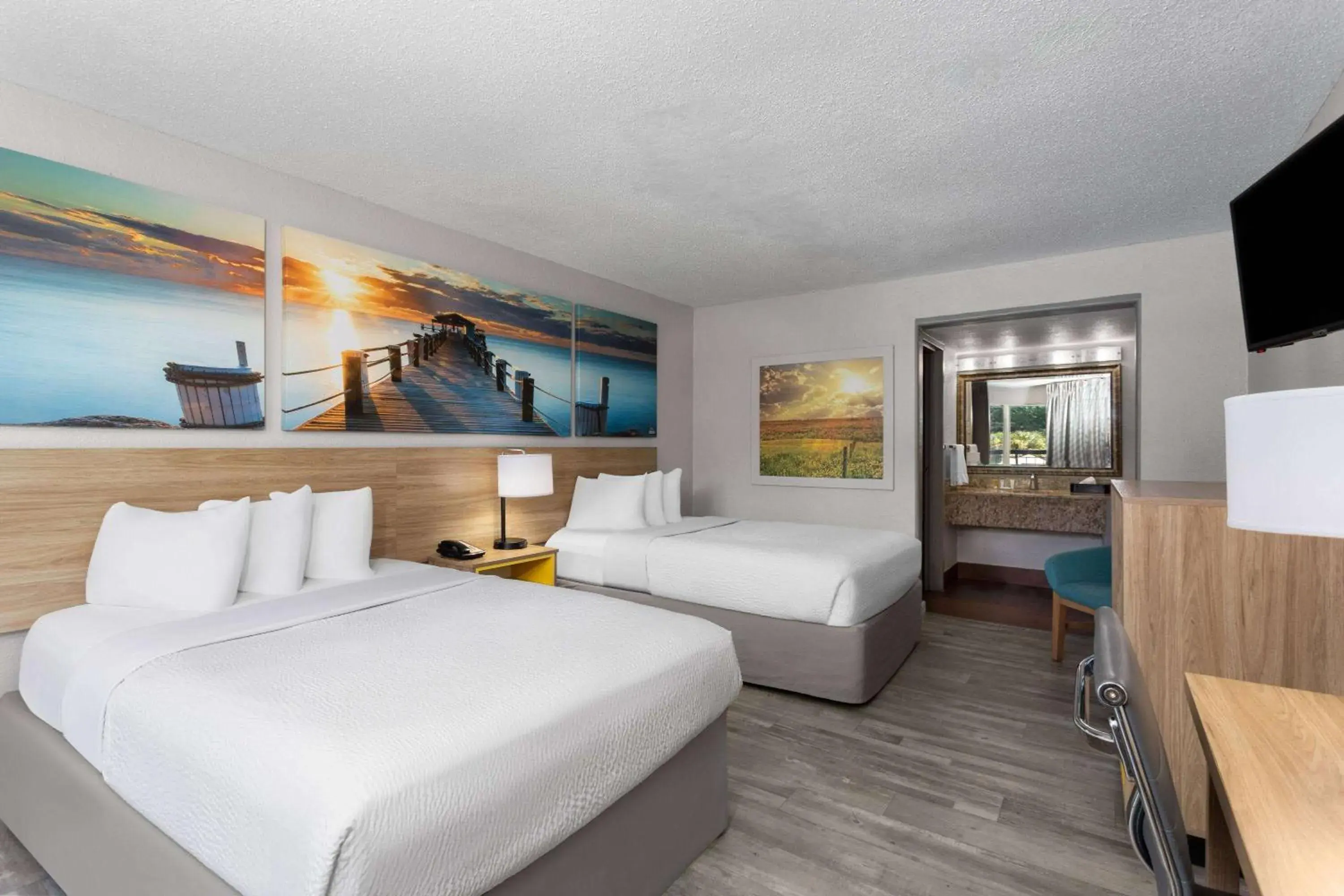 Deluxe Double Room with Two Double Beds - Non-Smoking in Days Inn by Wyndham Wildwood I-75 Deluxe Double Room with Two Double Beds - Non-Smoking in Days Inn by Wyndham Wildwood I-75