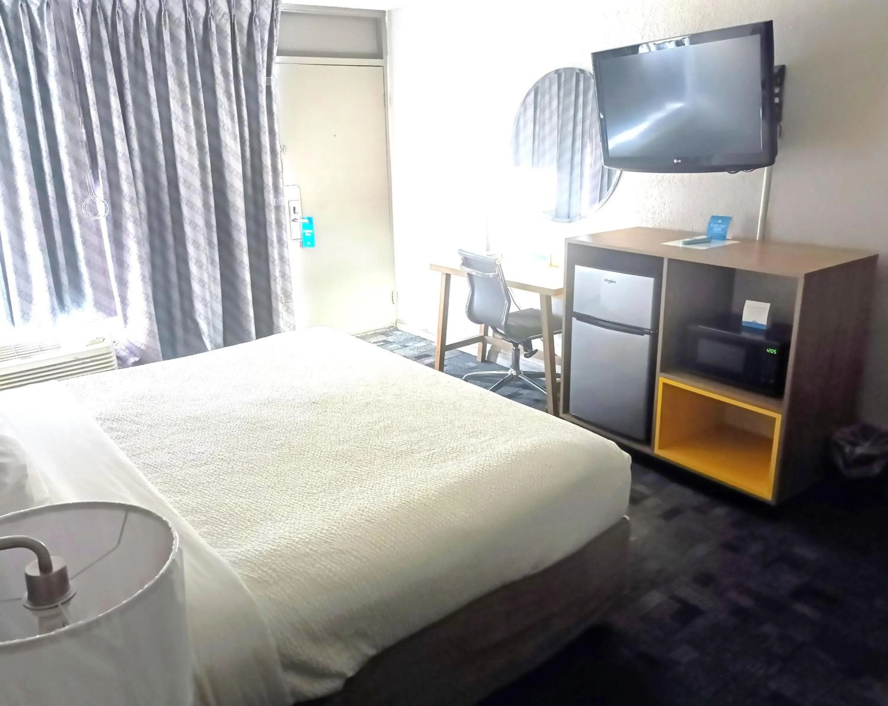 Bed in Days Inn by Wyndham Wildwood I-75