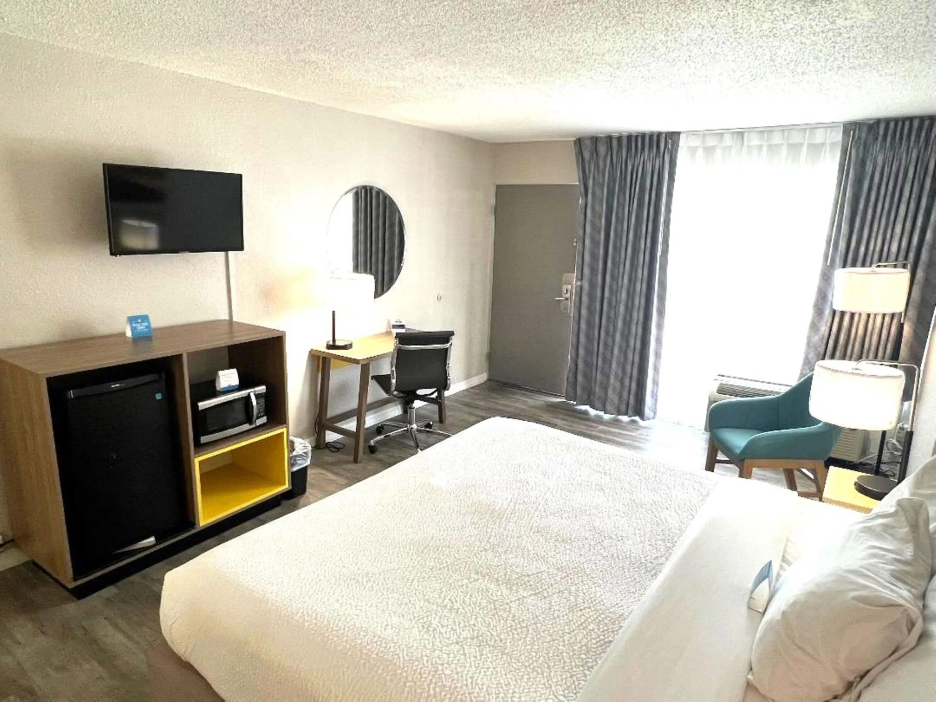 Bed in Days Inn by Wyndham Wildwood I-75