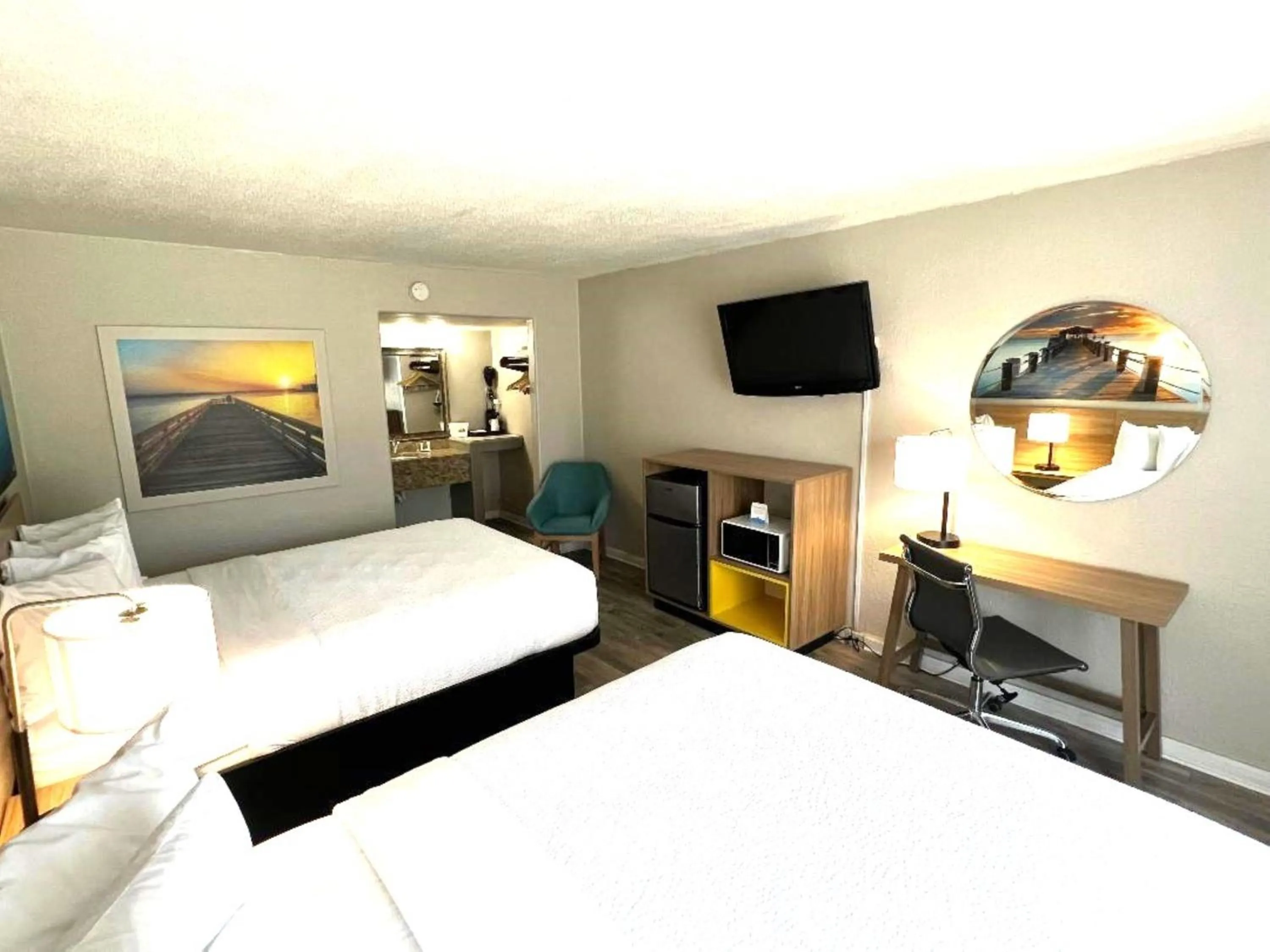 Bed in Days Inn by Wyndham Wildwood I-75