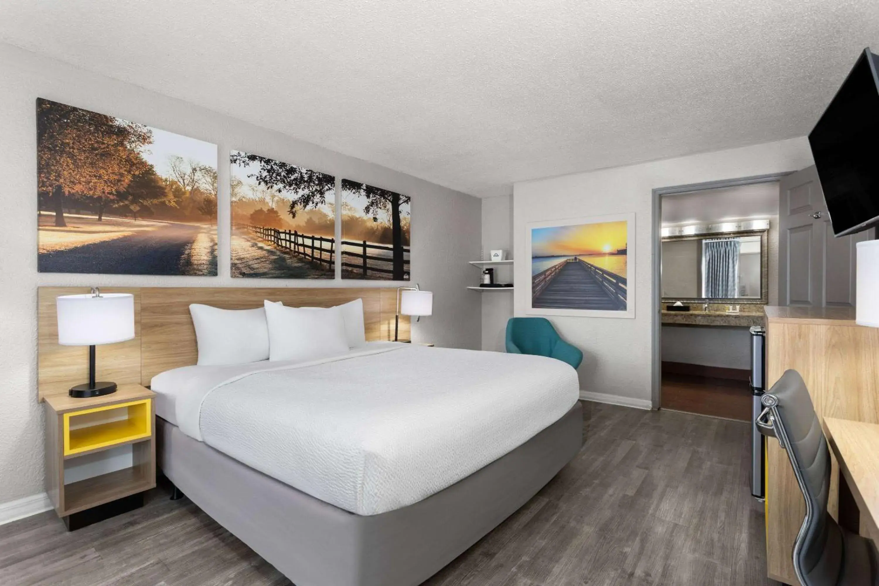 King Room - Disability Access/Non-Smoking in Days Inn by Wyndham Wildwood I-75 King Room - Disability Access/Non-Smoking in Days Inn by Wyndham Wildwood I-75