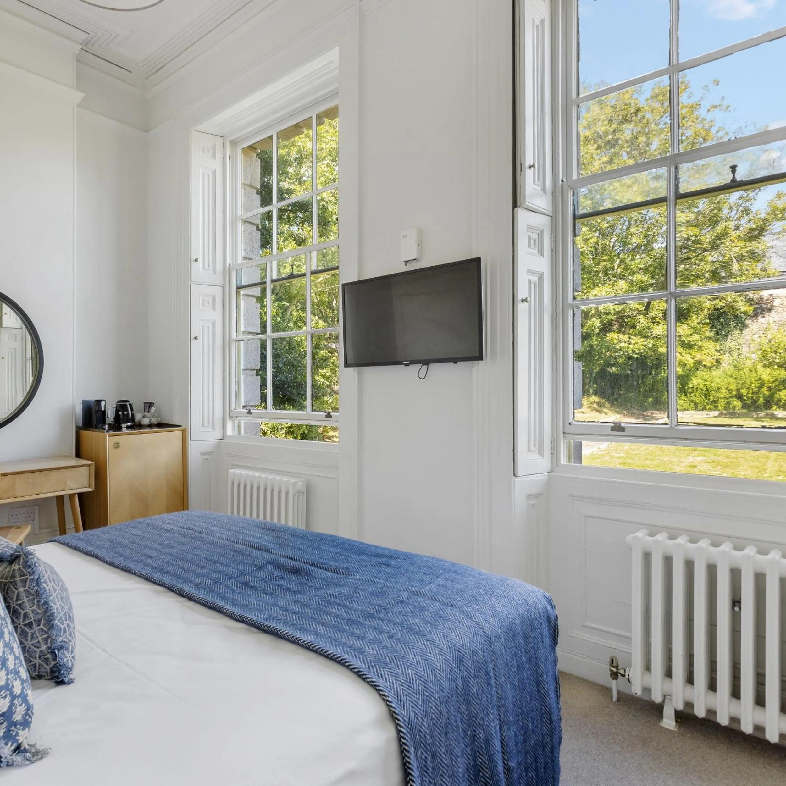 TV and multimedia, Bed in Admiral's House by Maison Pierre