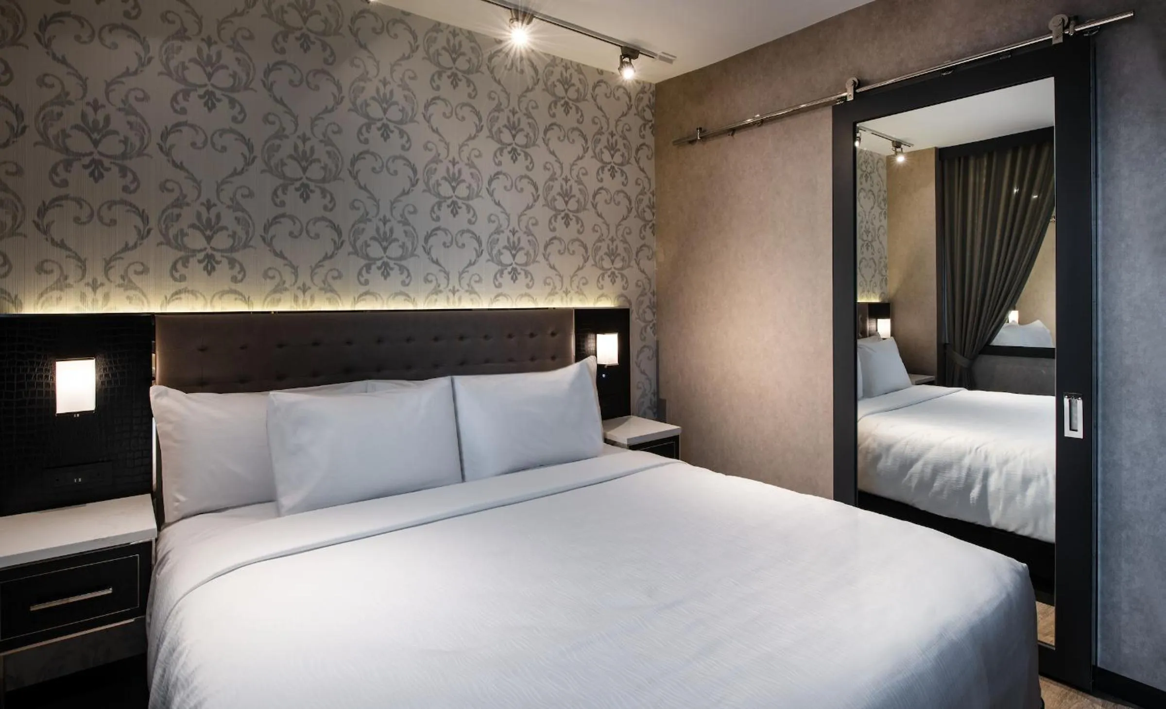 Photo of the whole room, Bed in Aliz Hotel Times Square