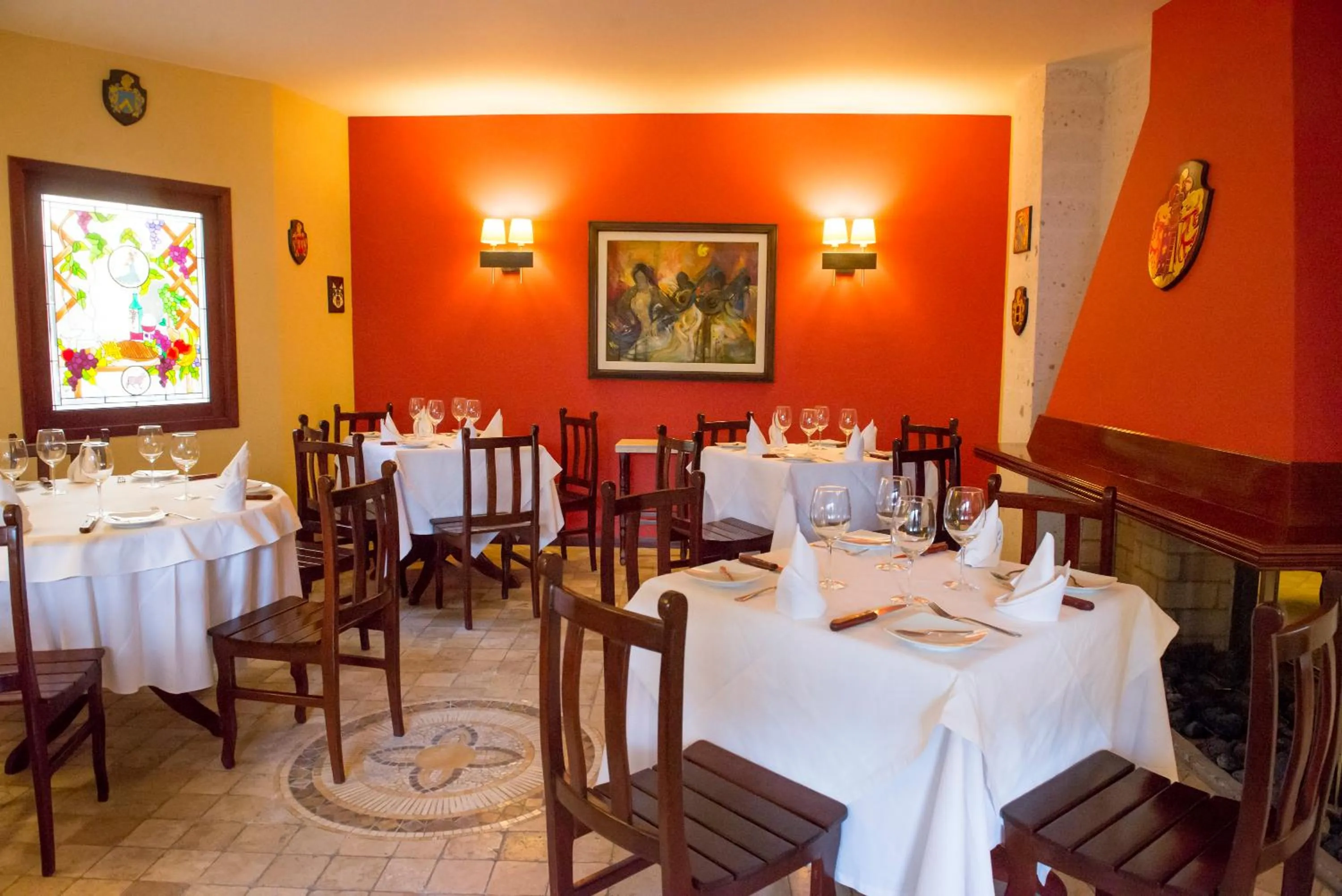 Restaurant/places to eat in El Cabildo Hotel