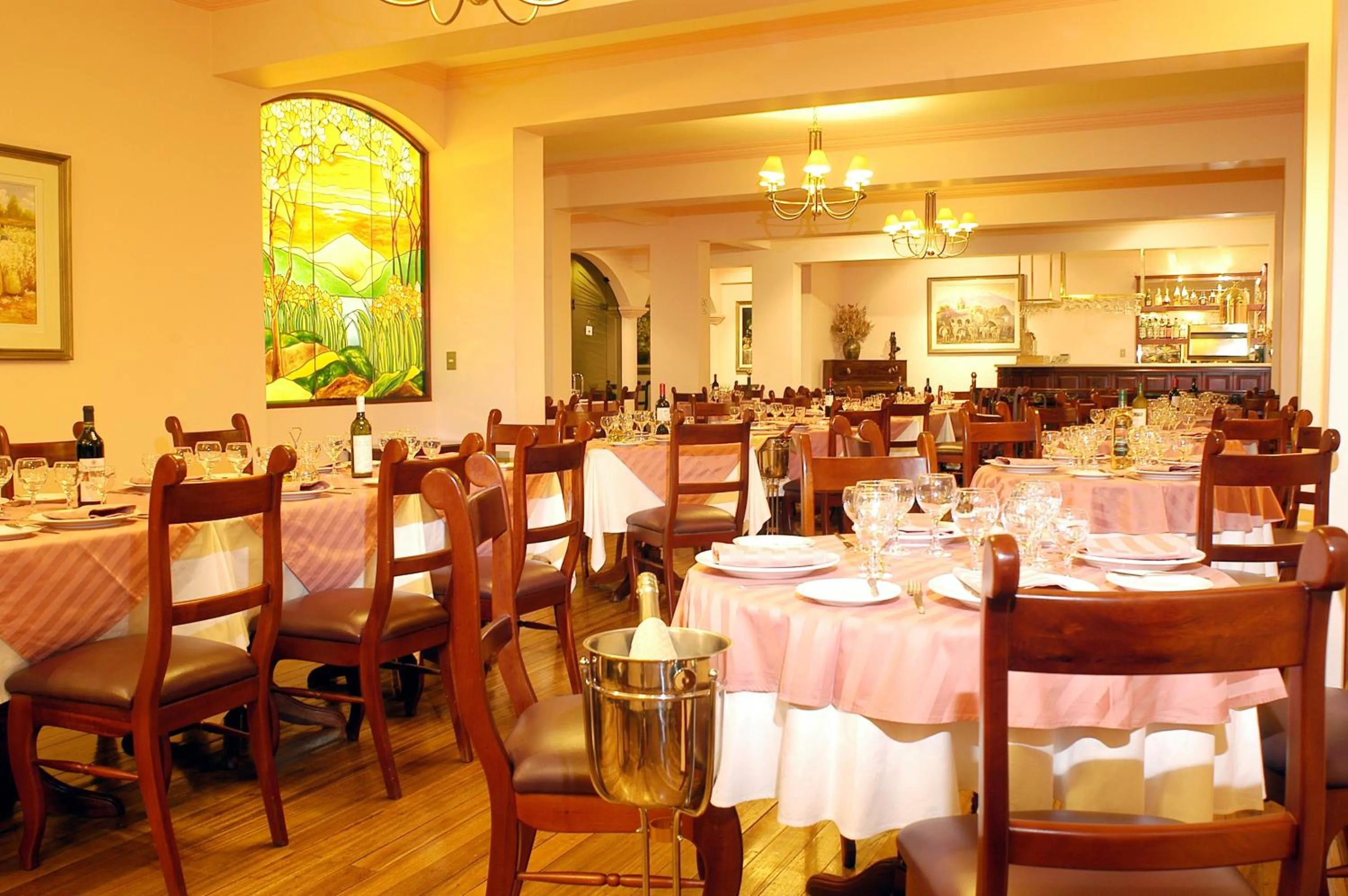 Restaurant/places to eat in El Cabildo Hotel