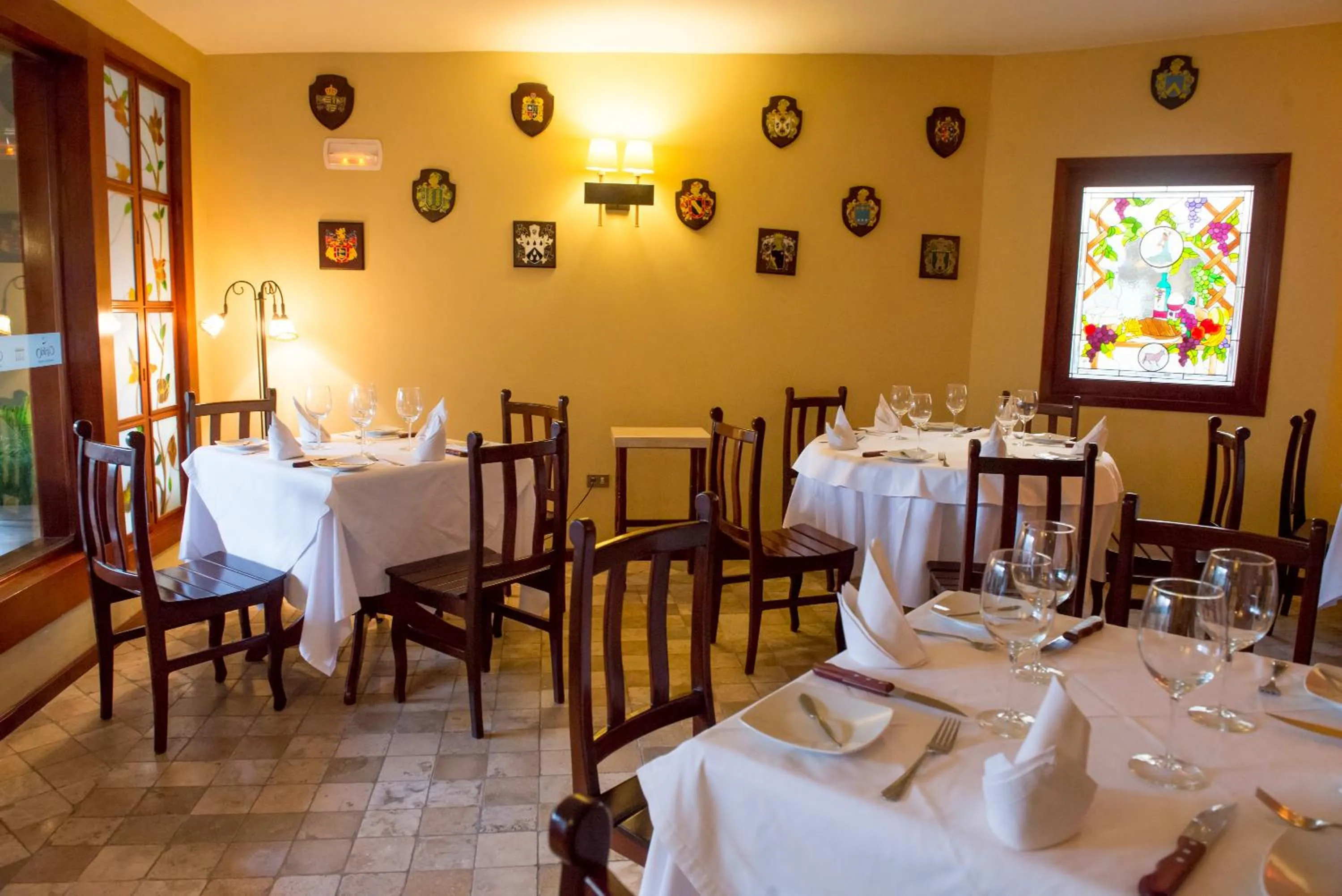 Restaurant/places to eat in El Cabildo Hotel
