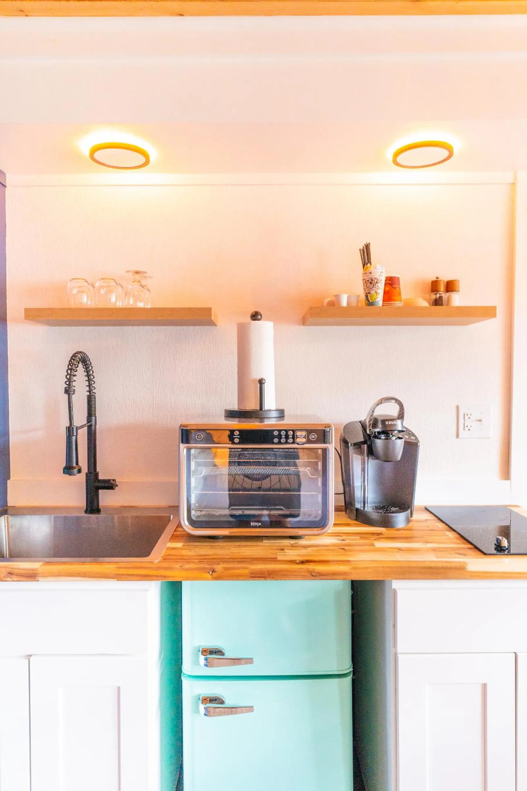Kitchen or kitchenette in The Boha Hotel