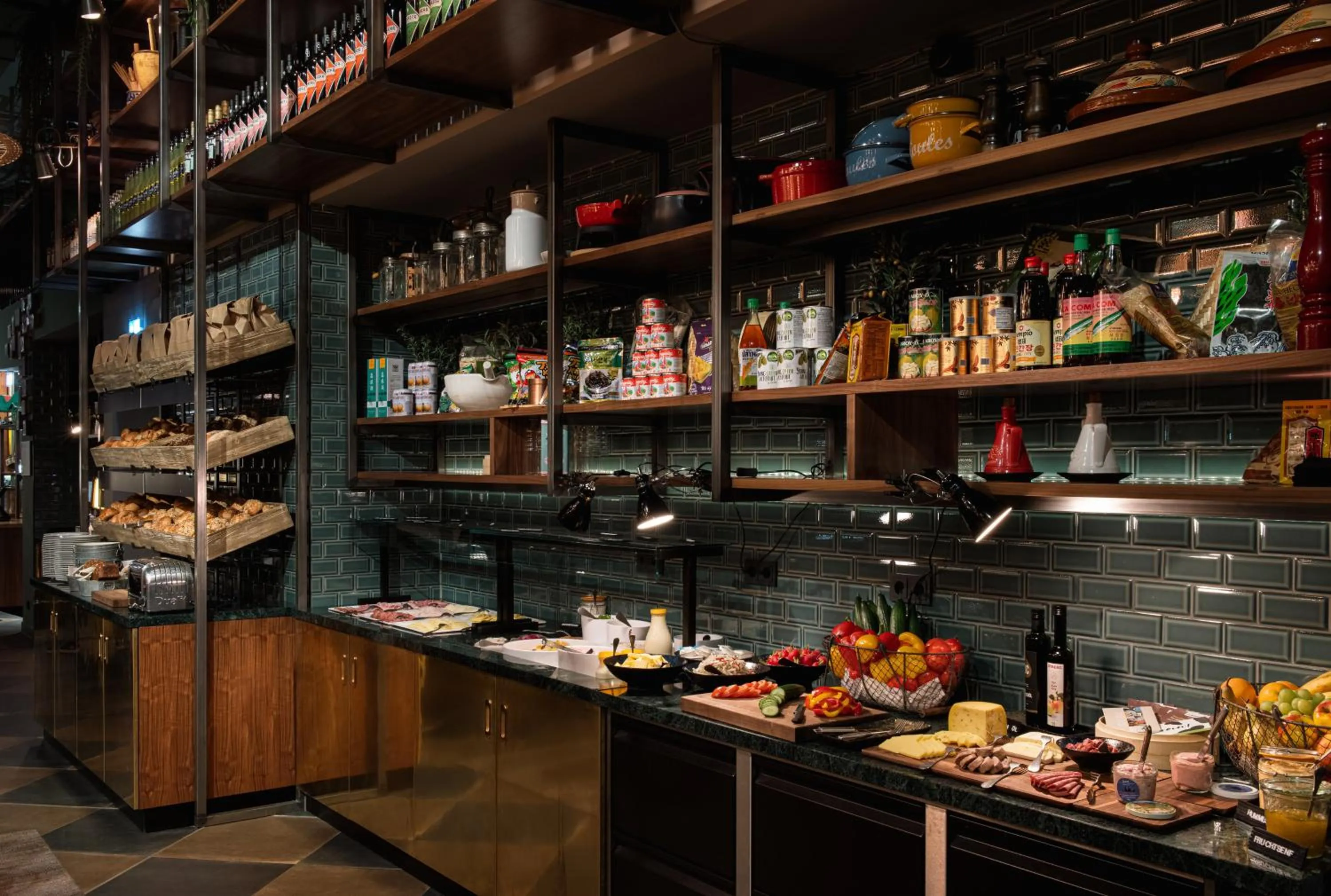 Food and drinks in PIERDREI Hotel HafenCity Hamburg