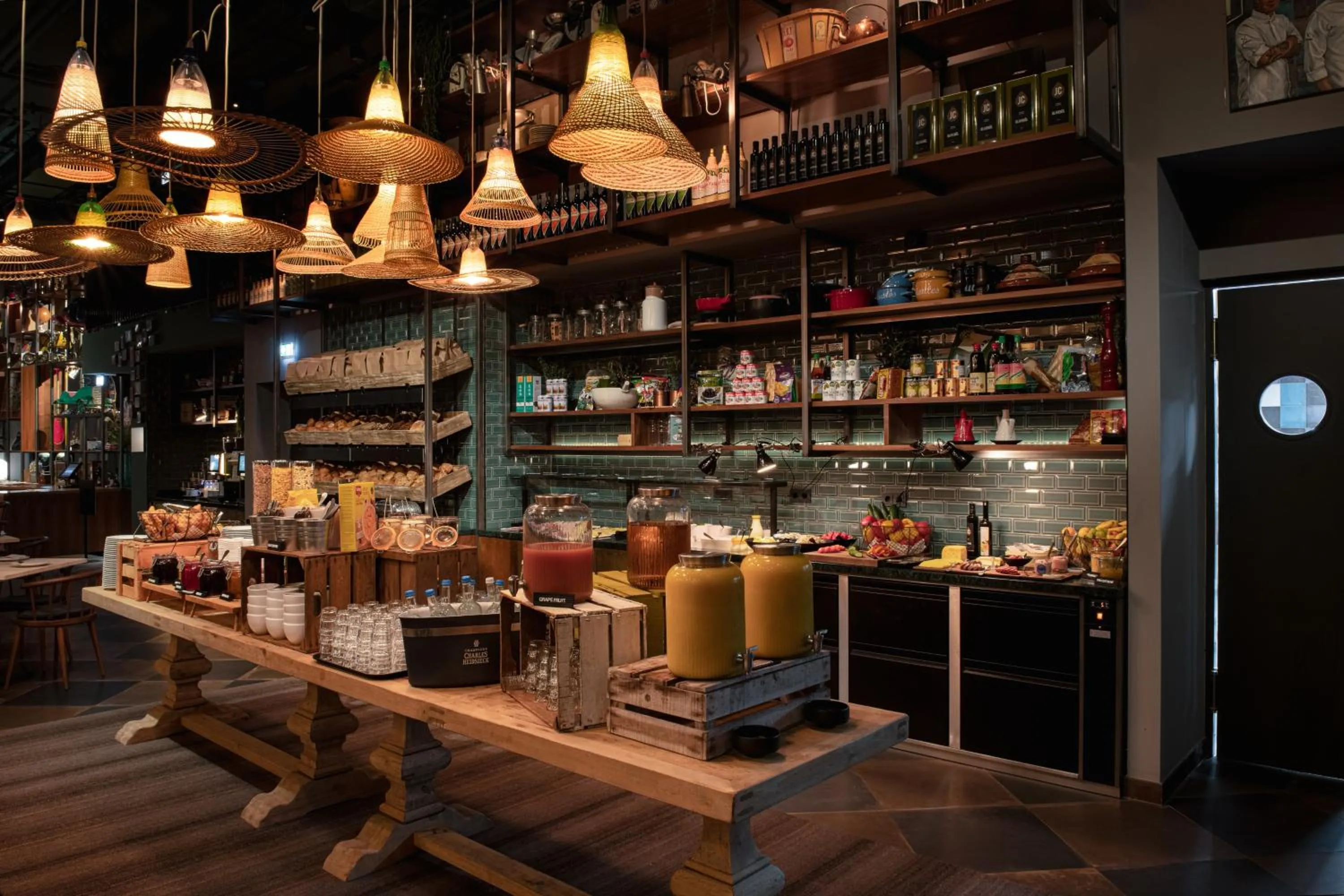 Food and drinks in PIERDREI Hotel HafenCity Hamburg