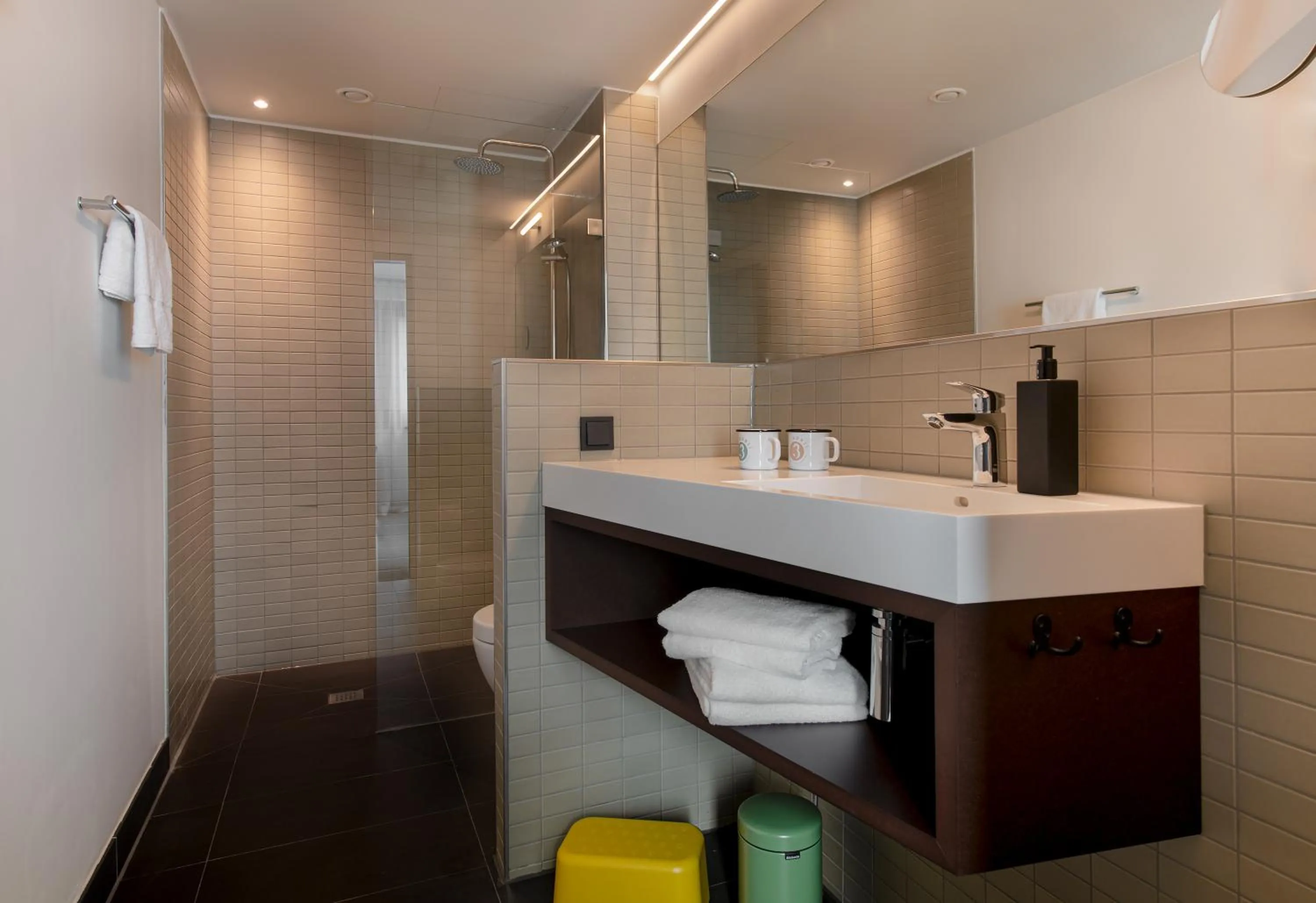 Shower in PIERDREI Hotel HafenCity Hamburg