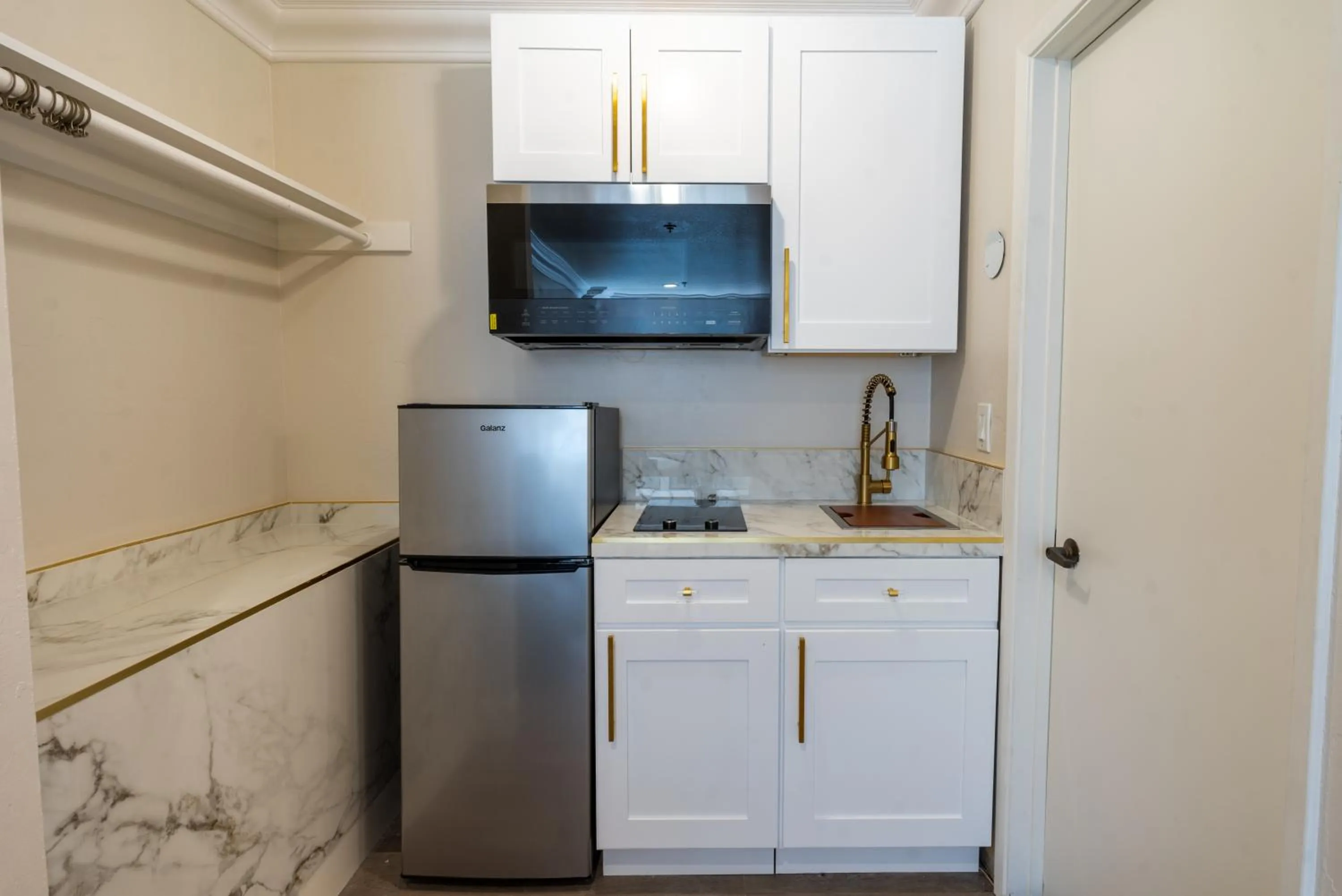 Kitchen or kitchenette in Sands Inn & Suites