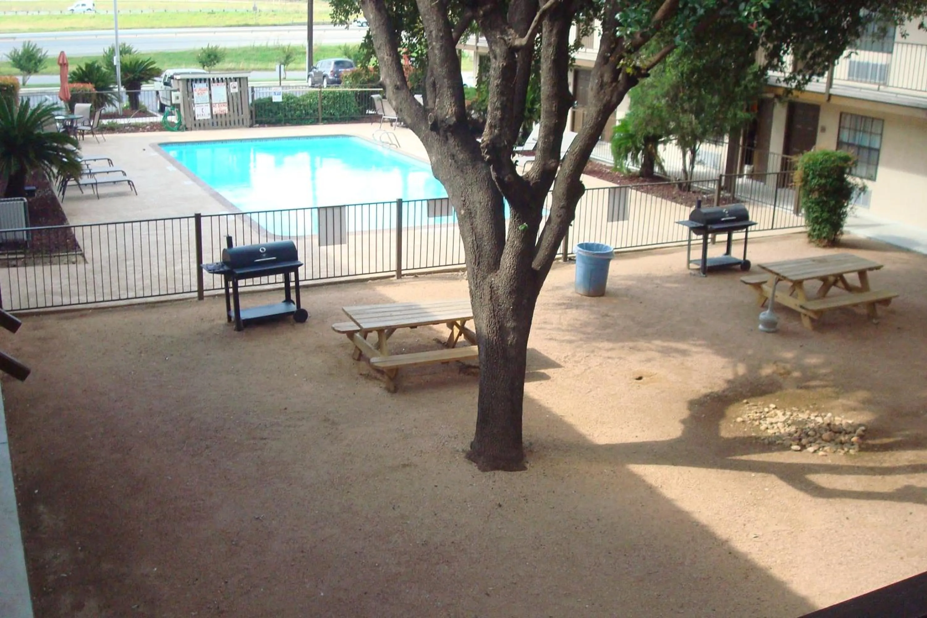 Swimming Pool in Deluxe Inn San Antonio Near Lackland AFB