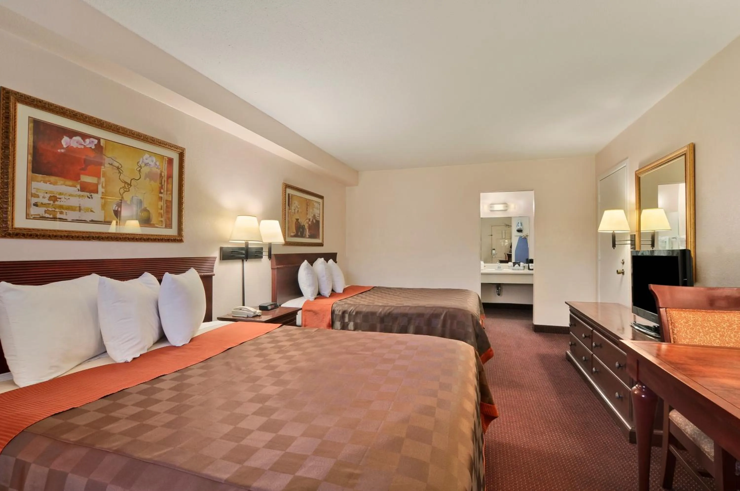 TV and multimedia in Deluxe Inn San Antonio Near Lackland AFB