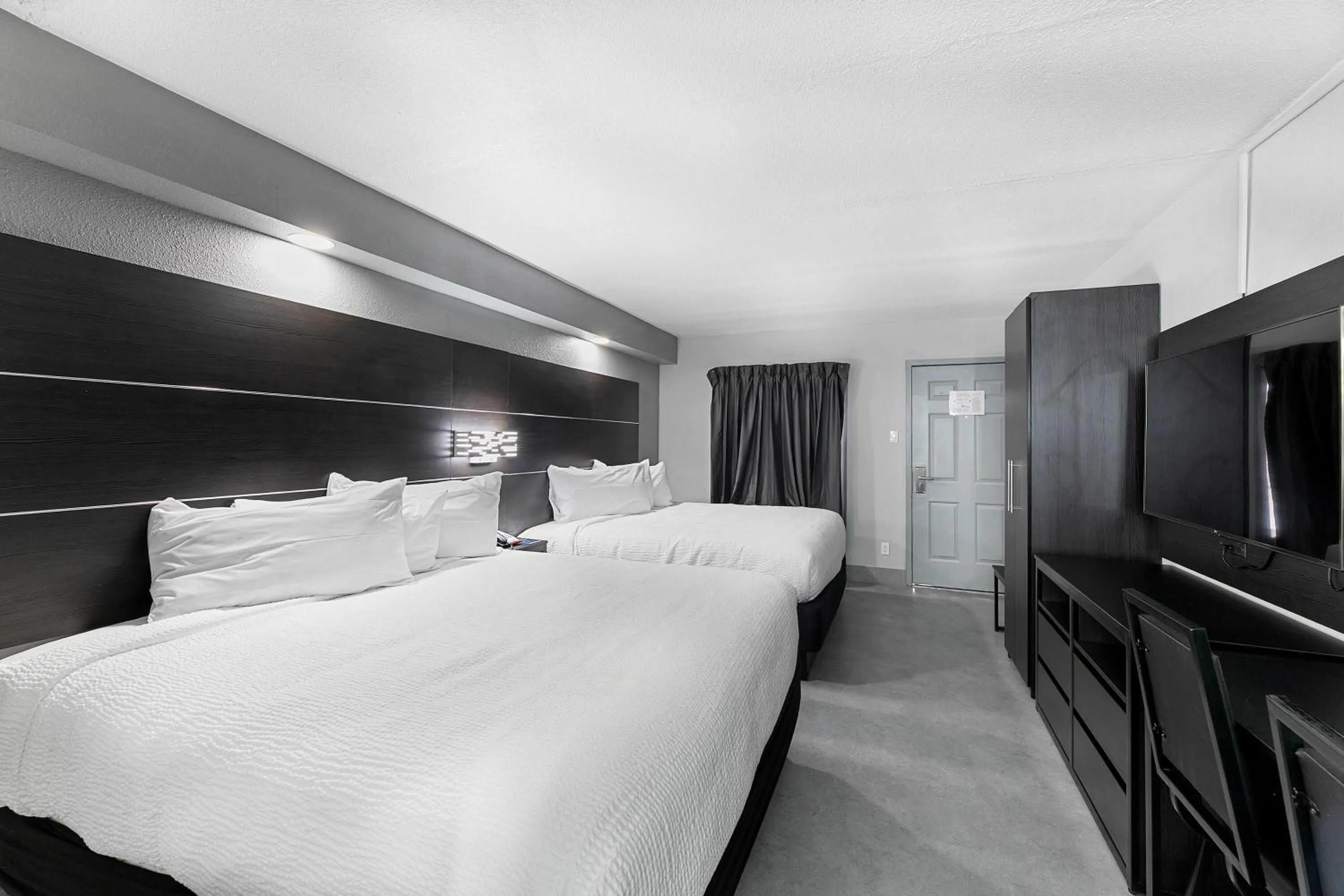 Photo of the whole room, Bed in Baymont by Wyndham San Antonio Near Lackland AFB